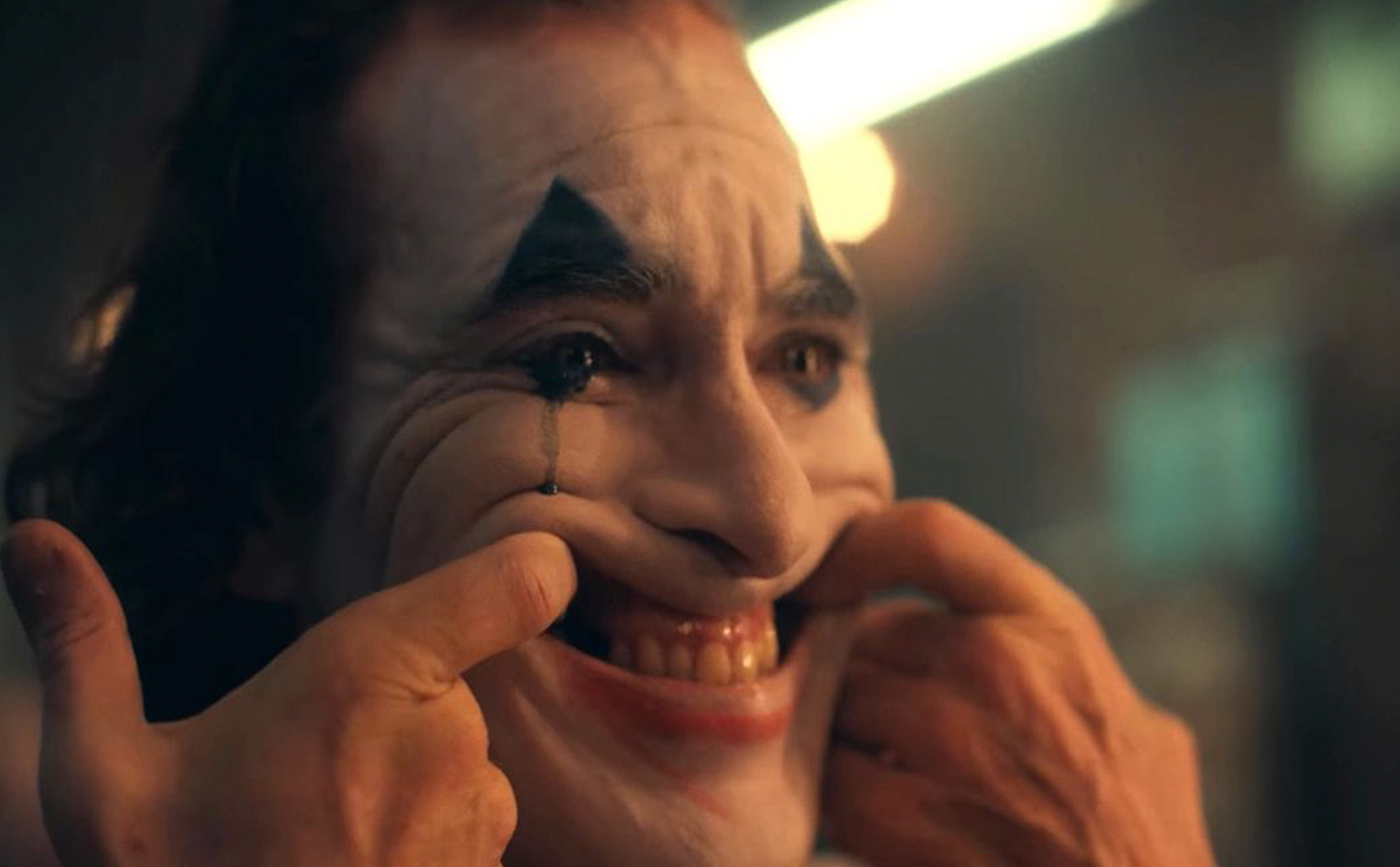 Mời xem trailer phim Joker, câu chuyện đằng sau một tên hề độc ác