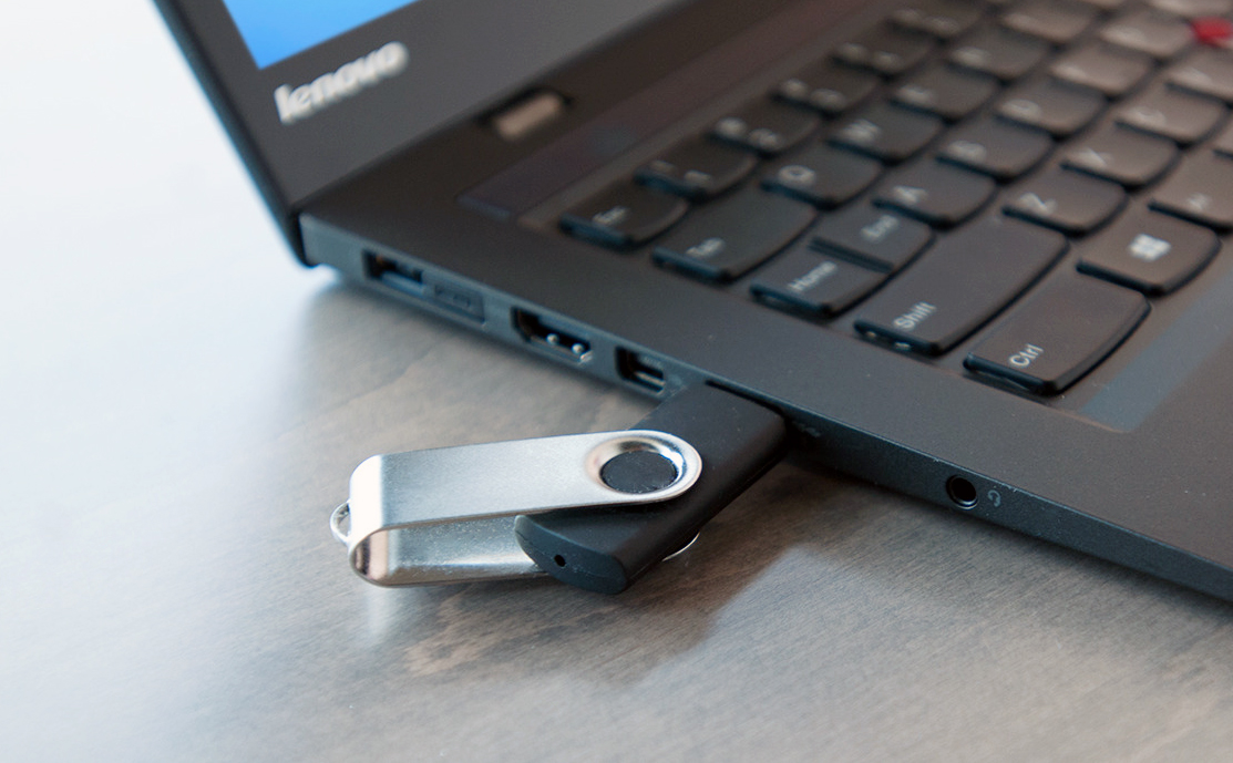 Bạn có thể rút nhanh USB mà không cần nhấn "Safely Remove Hardware", nhưng cũng đừng nghịch dại