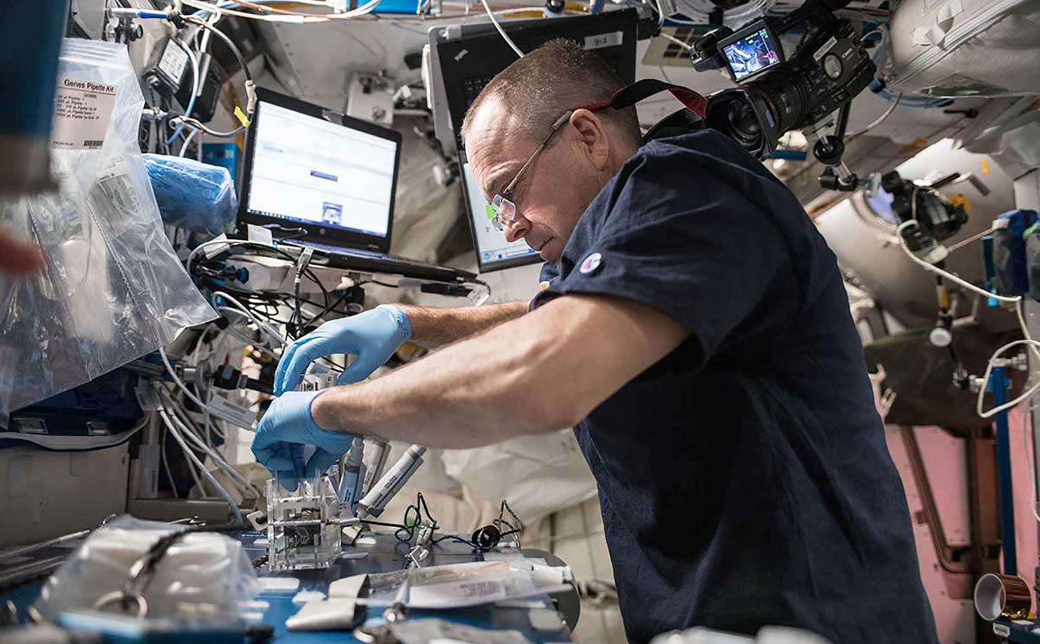 NASA: vi khuẩn đang sinh sôi nảy nở trên Trạm vũ trụ Quốc tế ISS
