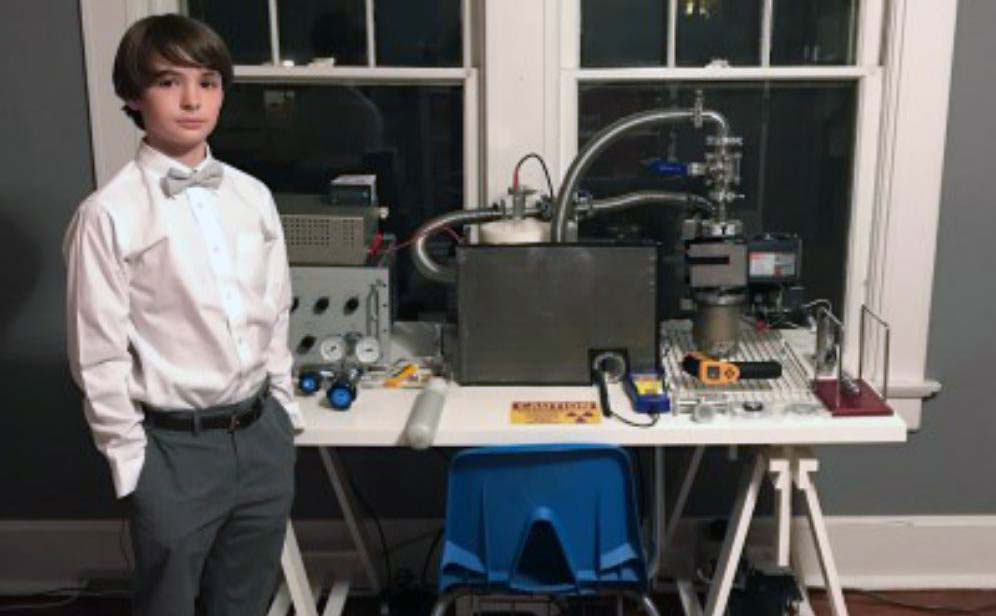 Cậu bé 12 tuổi chế tạo thành công lò phản ứng nhiệt hạch chỉ nhờ đọc trên diễn đàn, mua đồ từ eBay