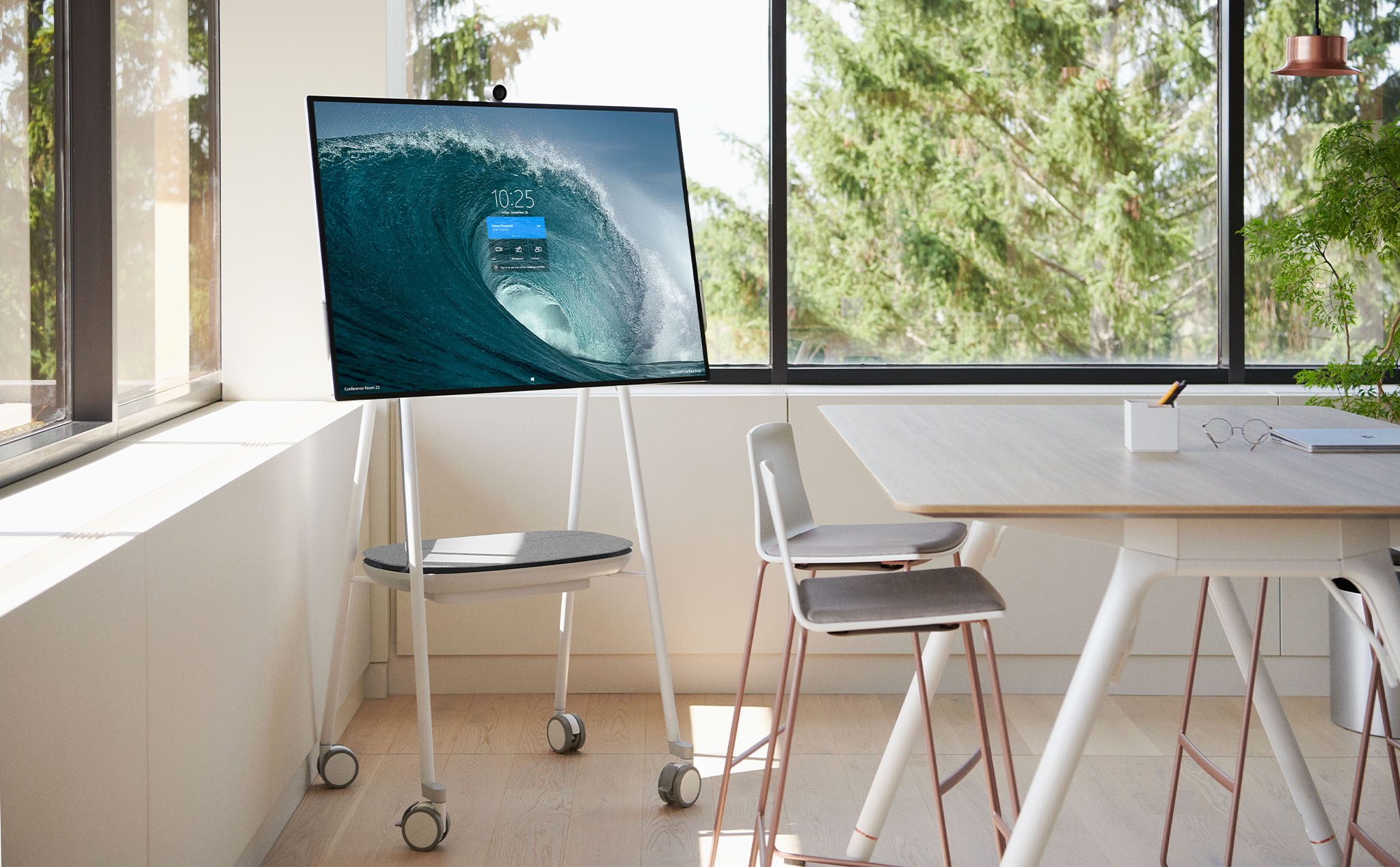 Microsoft Surface Hub 2S có giá 9000 USD, ra mắt vào tháng 6