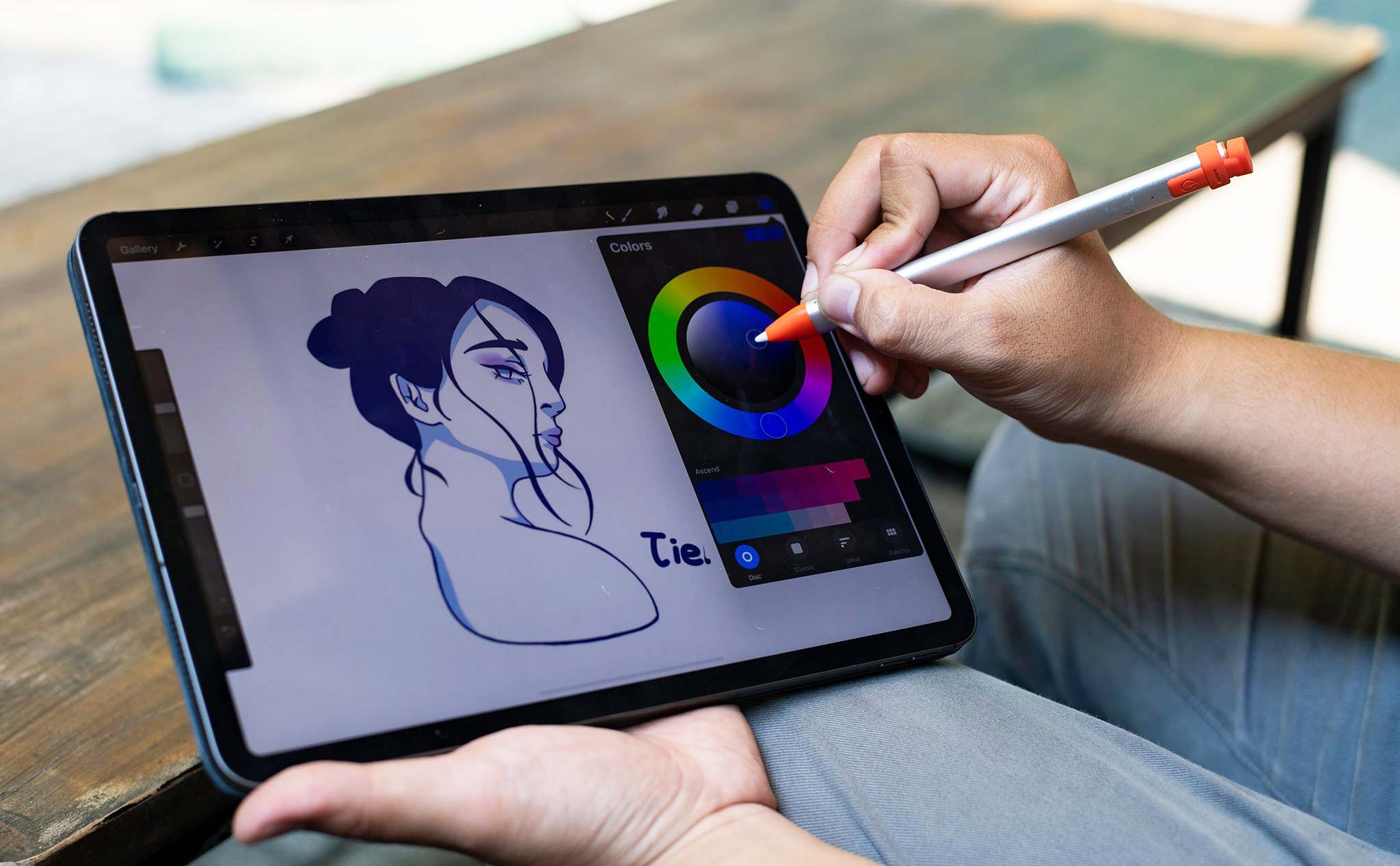 Trên tay và dùng thử bút cảm ứng Logitech Crayon: Trải nghiệm vẽ trên iPad  khá tốt, trơn tru | HỌC VIỆN ĐÀO TẠO TRỰC TUYẾN-TẬN TÂM-CHẤT LƯỢNG