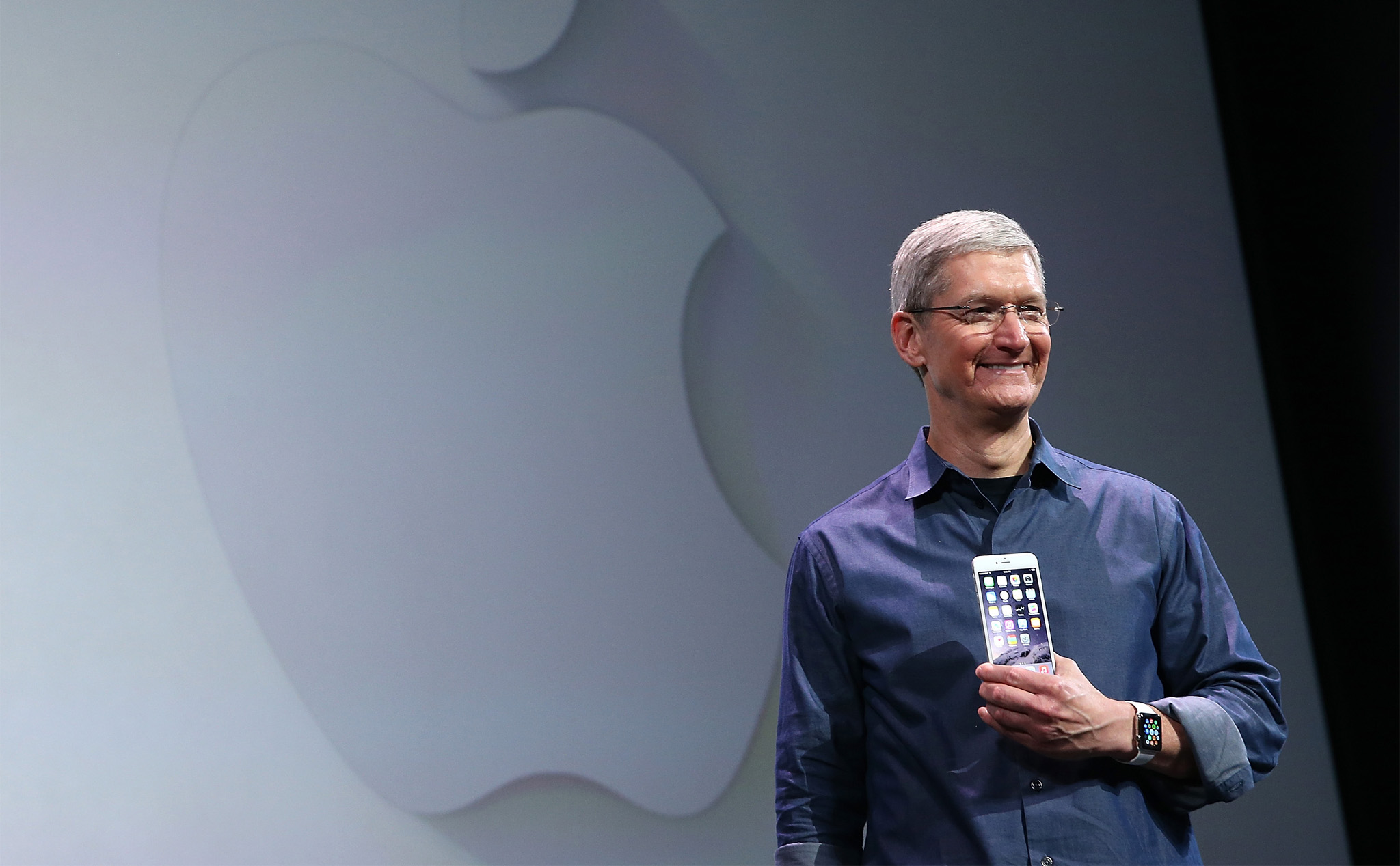 Tác giả cuốn tiểu sử về Tim Cook: “Ở Apple, Tim Cook là CEO tốt hơn Steve Jobs”