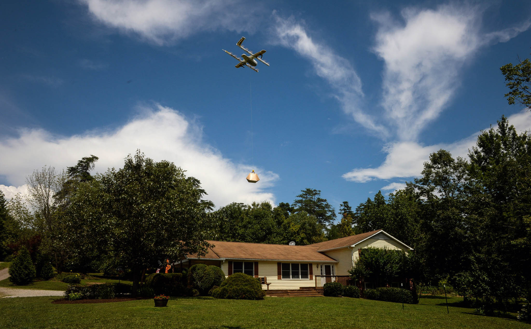 FAA cấp phép cho Google Wing, trở thành hãng hàng không đầu tiên dùng drone vận chuyển hàng hóa