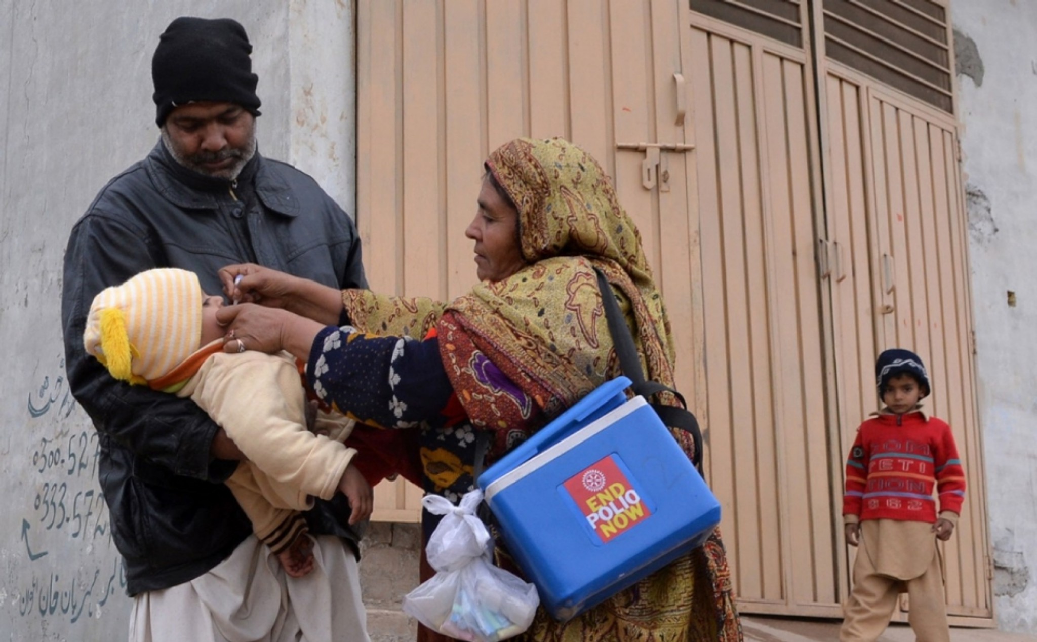 Nhiều đội tiêm vaccine ở Pakistan bị nhóm Hồi giáo cực đoan tấn công khi làm nhiệm vụ