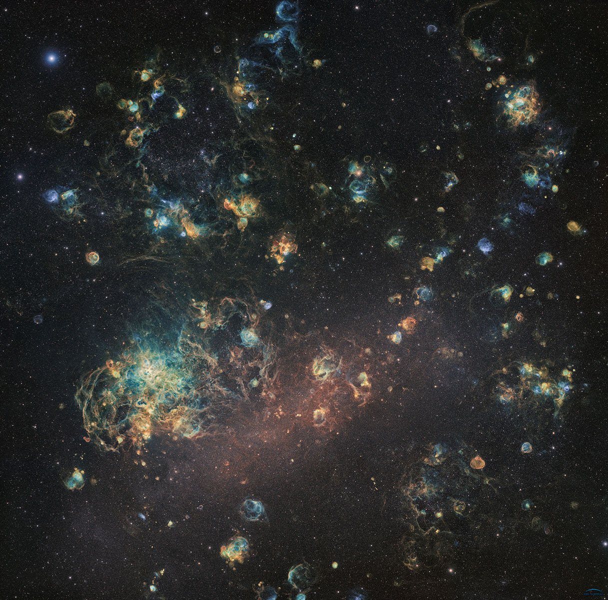 Những nhiếp ảnh gia nghiệp dư đã dành 1.060 giờ để chụp được bức ảnh thiên hà này