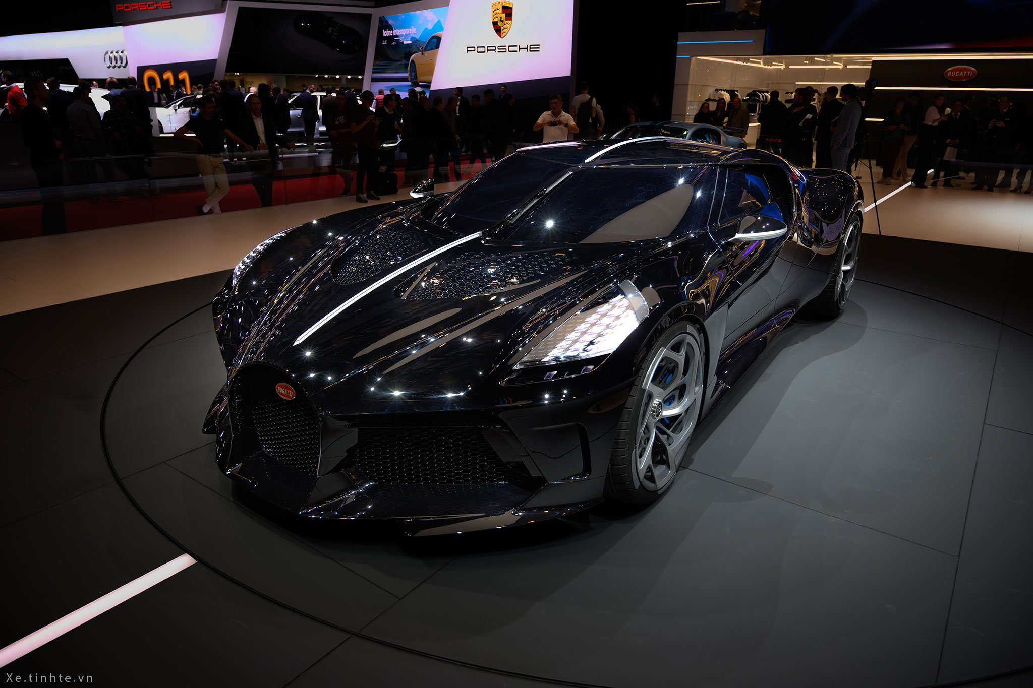 CR7 là chủ sở hữu của siêu xe độc bản Bugatti La Voiture Noire?
