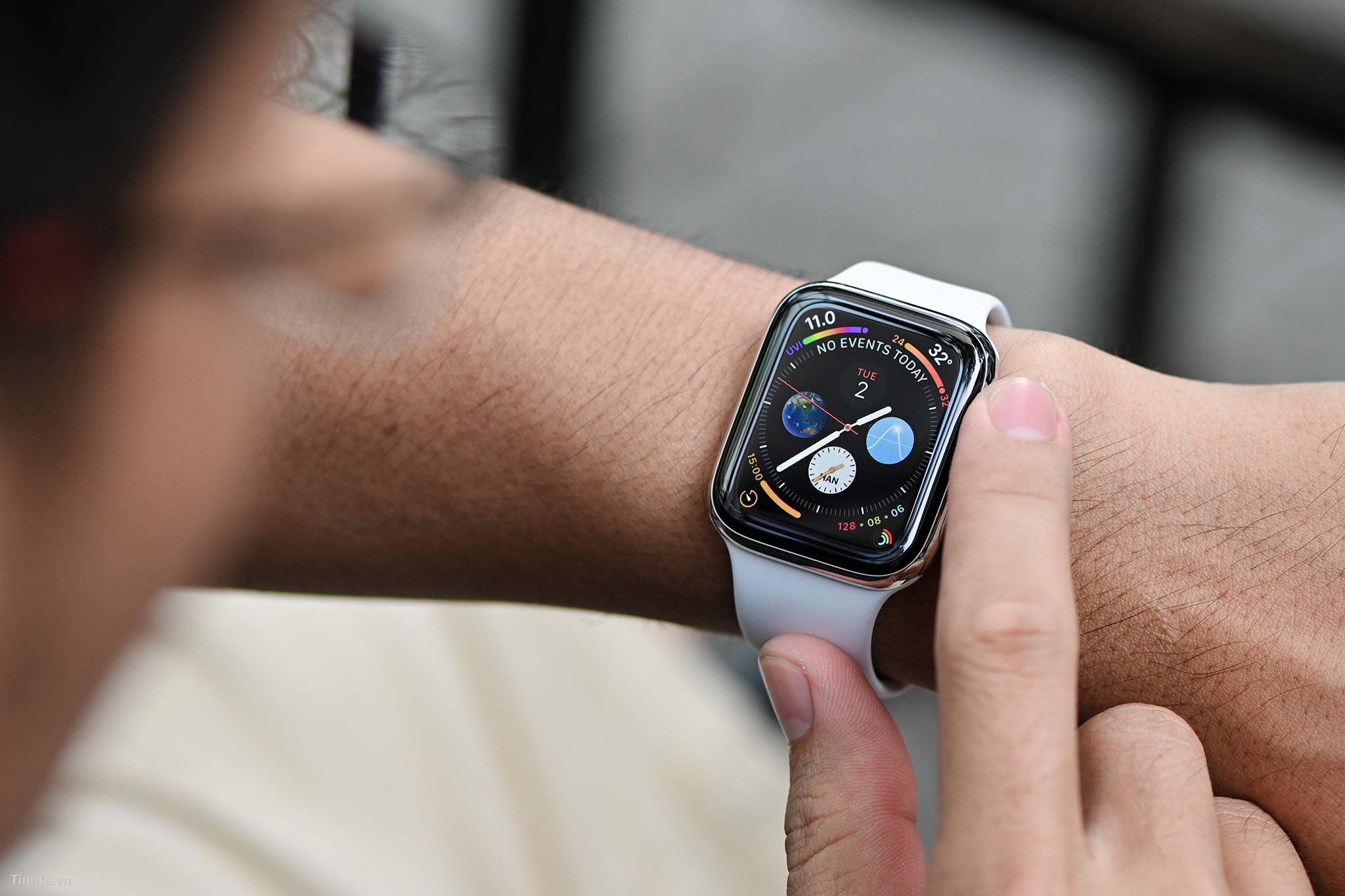 Apple Watch Series 4 được vinh danh “Màn hình hiển thị của năm”