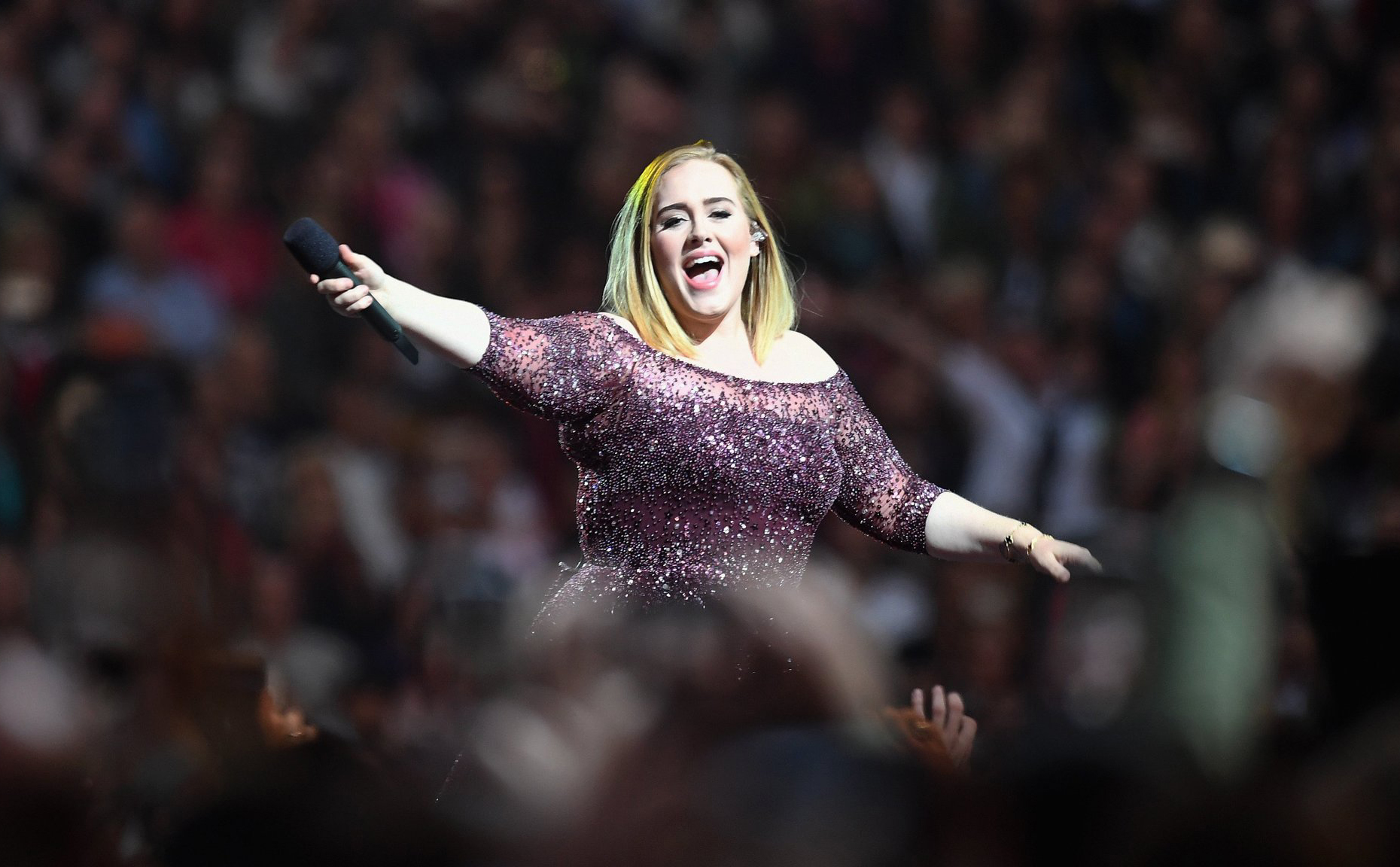Vì sao những ca sĩ hát tốt như Adele hay bị mất giọng?