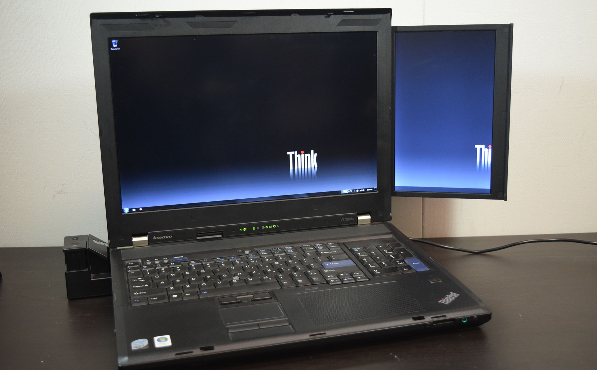 ThinkPad W700ds - chiếc laptop 2 màn hình đầu tiên ra mắt cách đây 10 năm