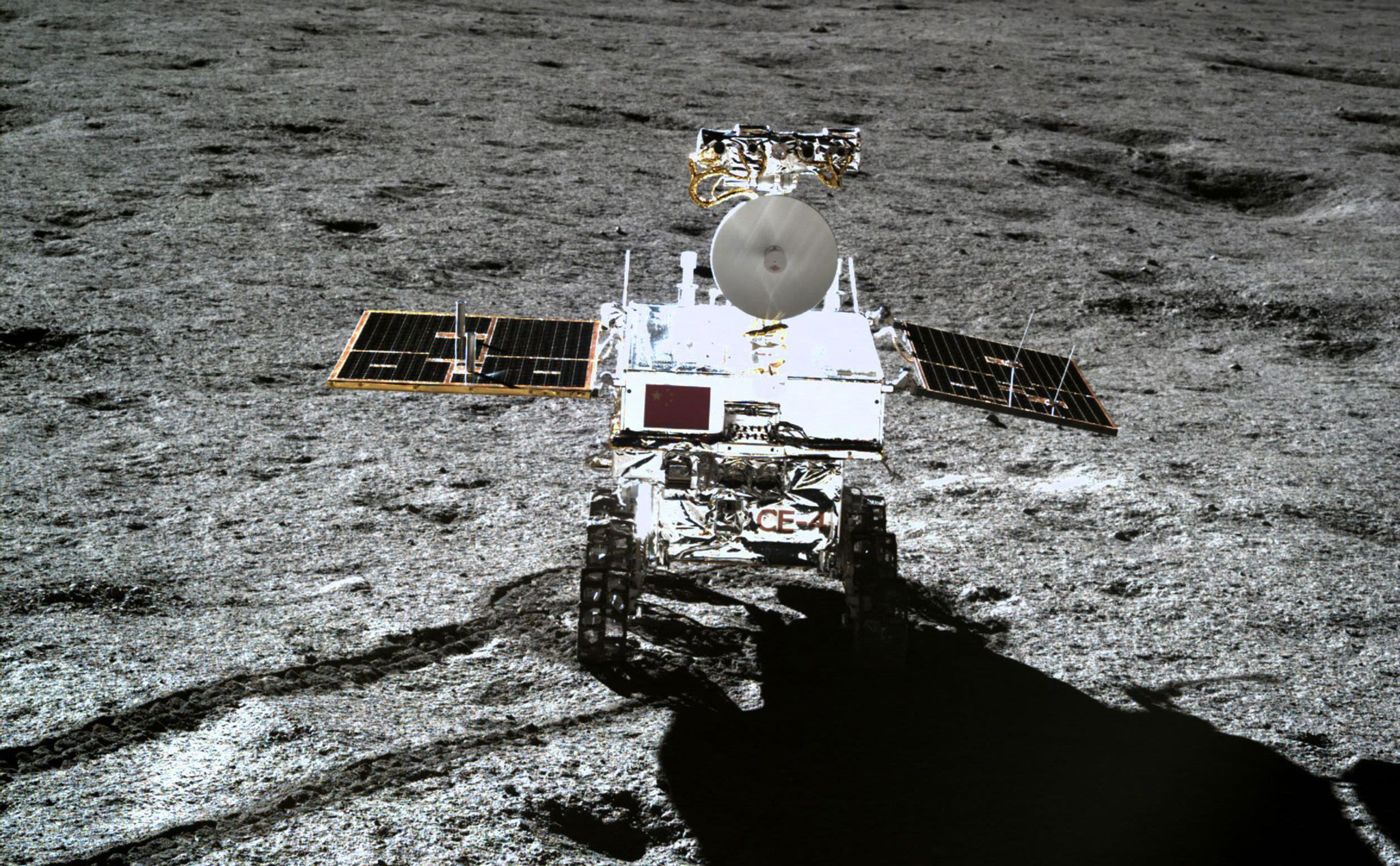 Tàu tự hành Trung Quốc tuyên bố phát hiện ra khoáng chất lạ tại vùng tối của Mặt Trăng