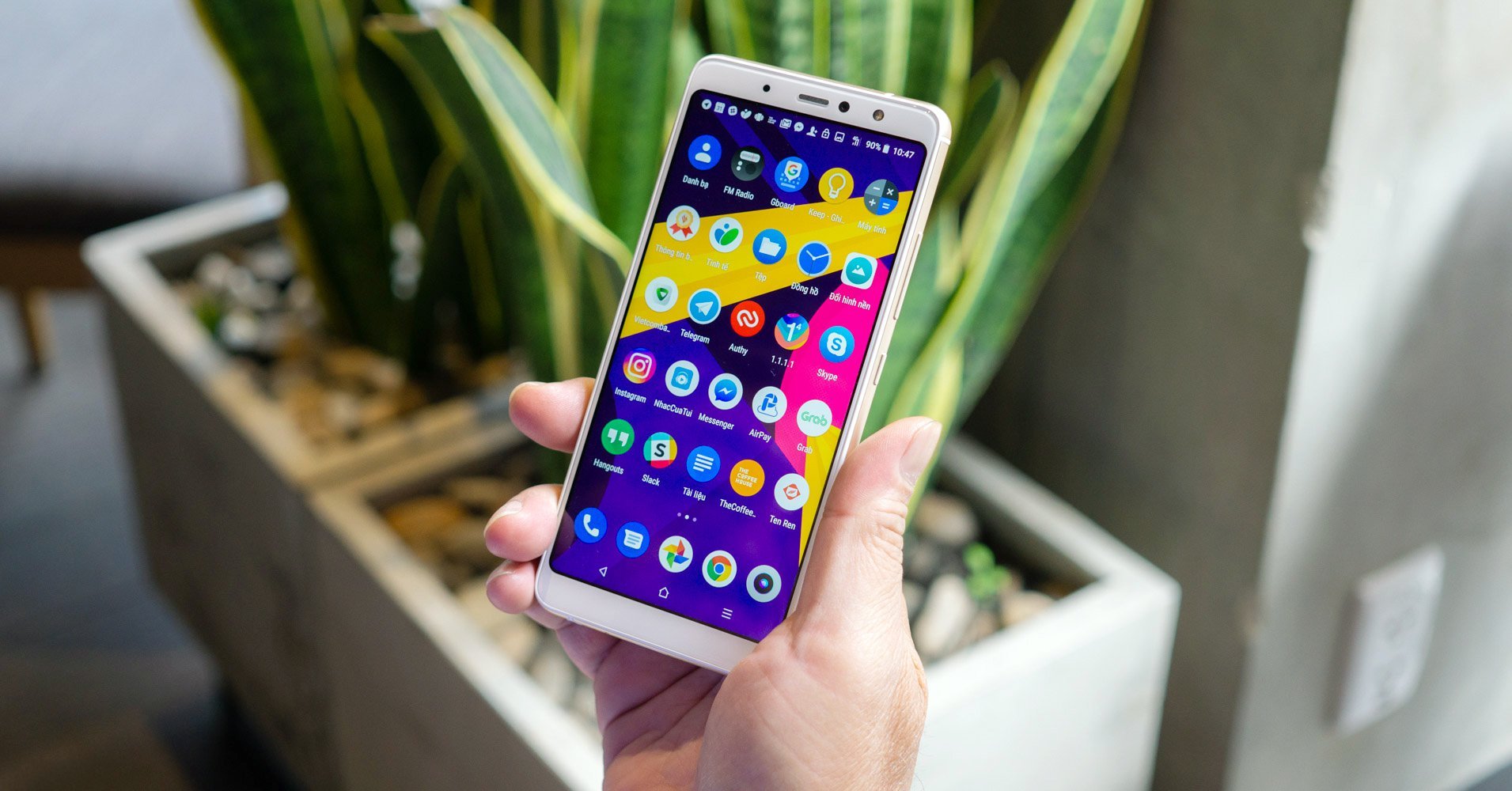 Vì sao phải mua Galaxy S10 giá chục triệu trong khi Redmi Note 7 giá 4 triệu cũng làm được nhiêu đó?