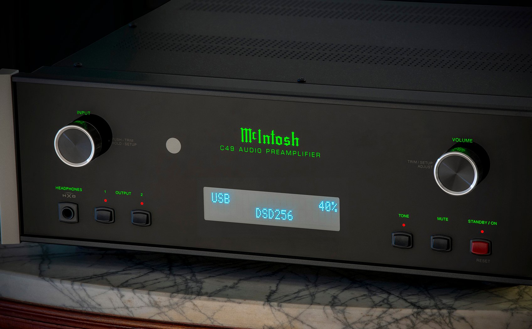 McIntosh C49 Pre-amplifier, cho phép nâng cấp trong tương lai, khoảng 117tr