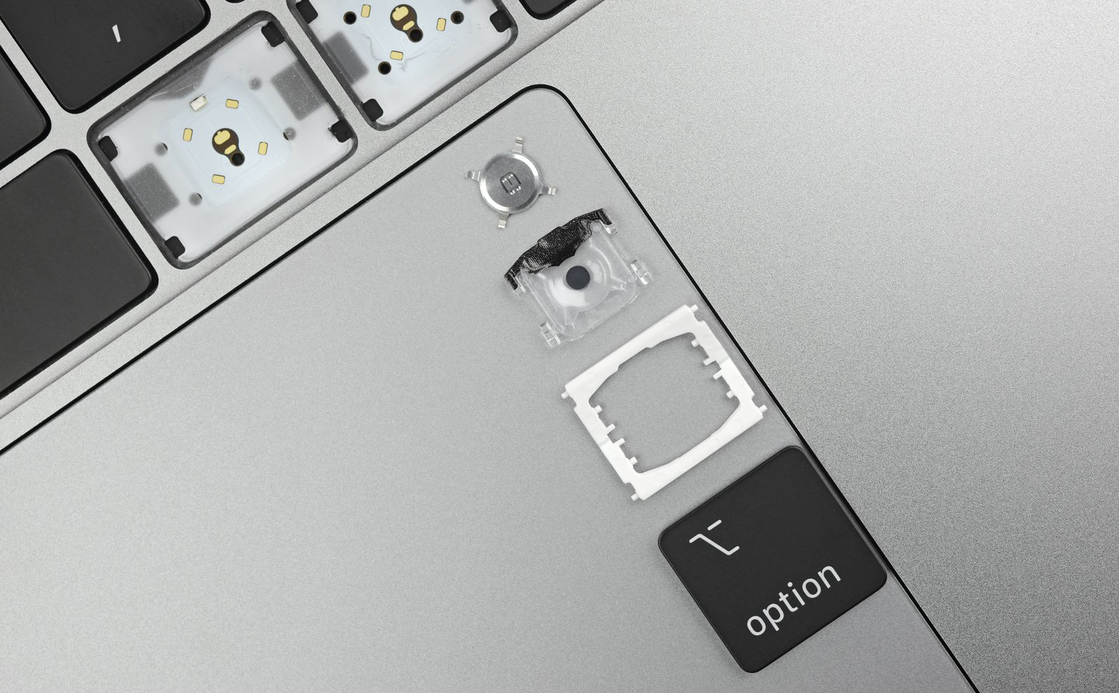 Bên trong Macbook Pro 15" 2019, tiếp tục nâng cấp bàn phím