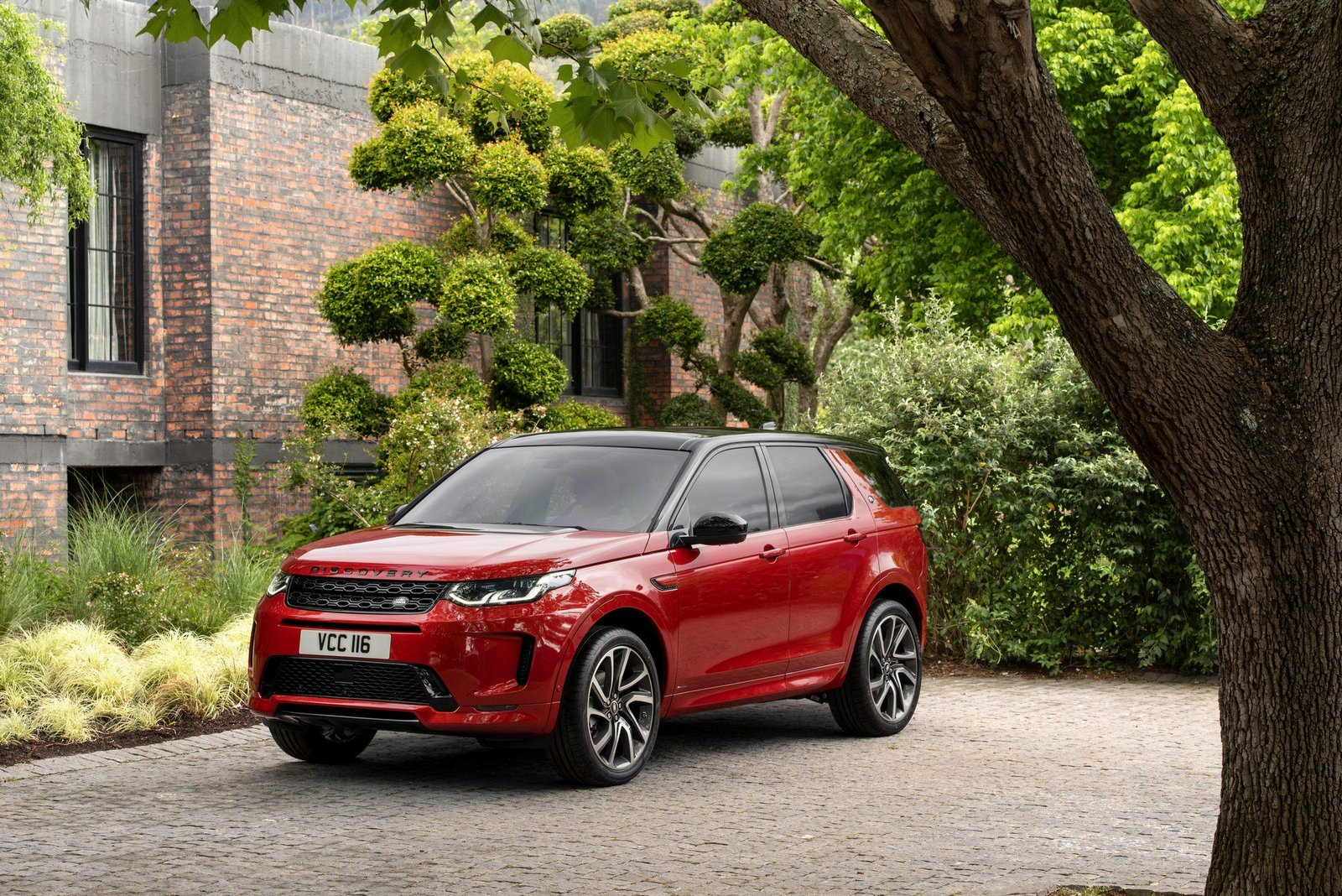 2020-land-rover-discovery-sport-1.jpg