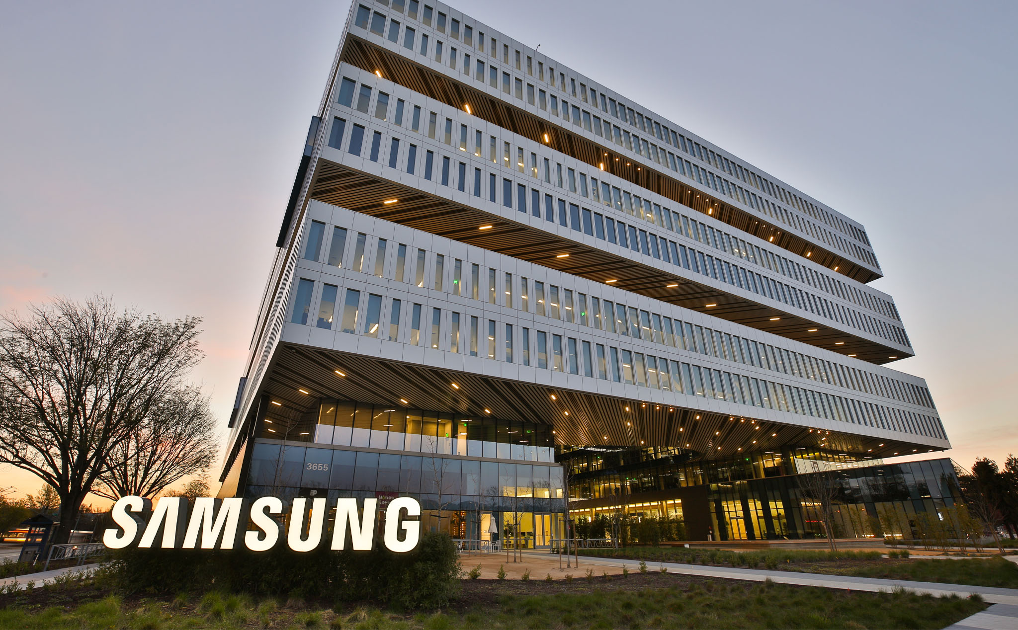 Chiến tranh thương mại khiến Huawei điêu đứng, kẻ chiến thắng chắc chắn là Samsung