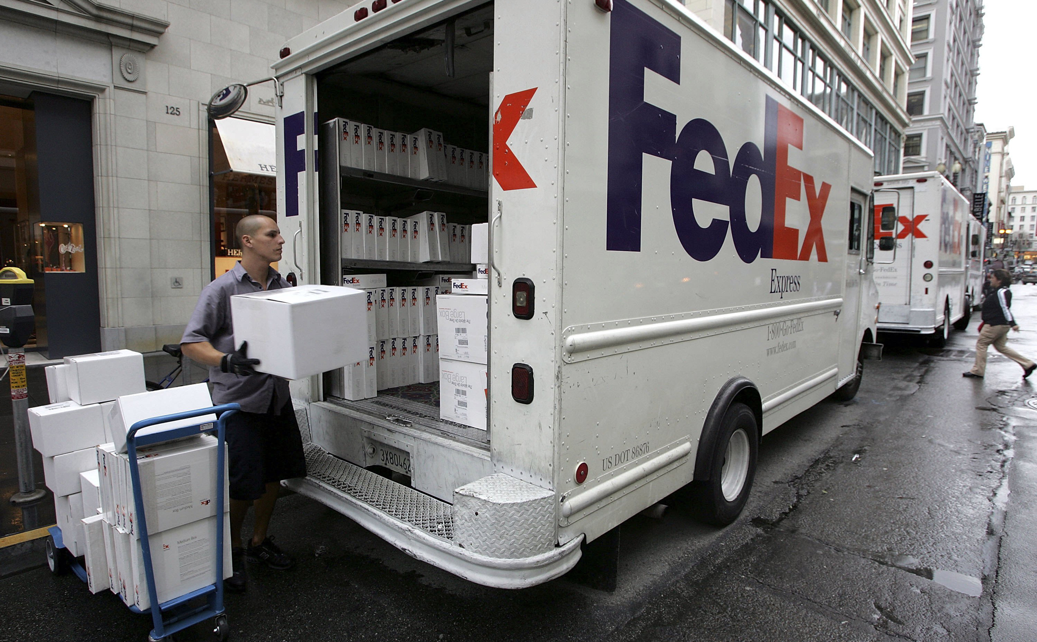 Huawei lại nảy sinh vấn đề với công ty vận chuyển FedEX của Mỹ