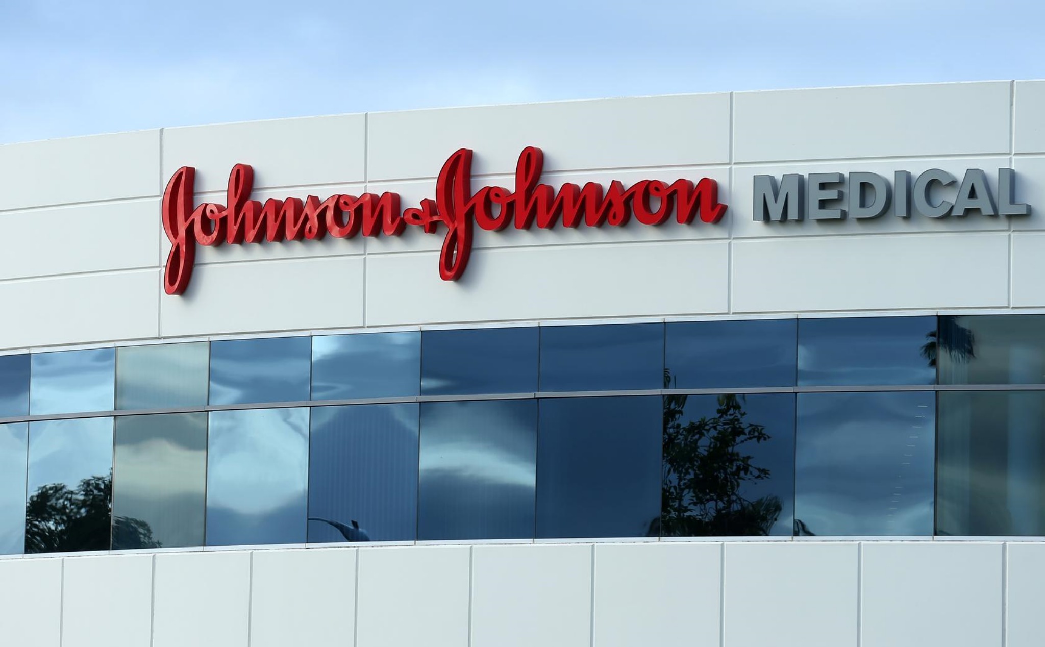 Bang Oklahoma khởi kiện Johnson & Johnson hàng tỷ đô do có liên quan đến vấn nạn thuốc giảm đau