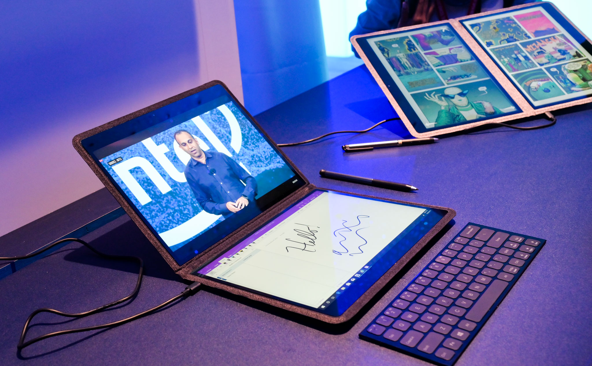 #Computex19: Trên tay nguyên mẫu laptop 2 màn hình bằng nhau Intel Twin Rivers: không bàn phím cứng