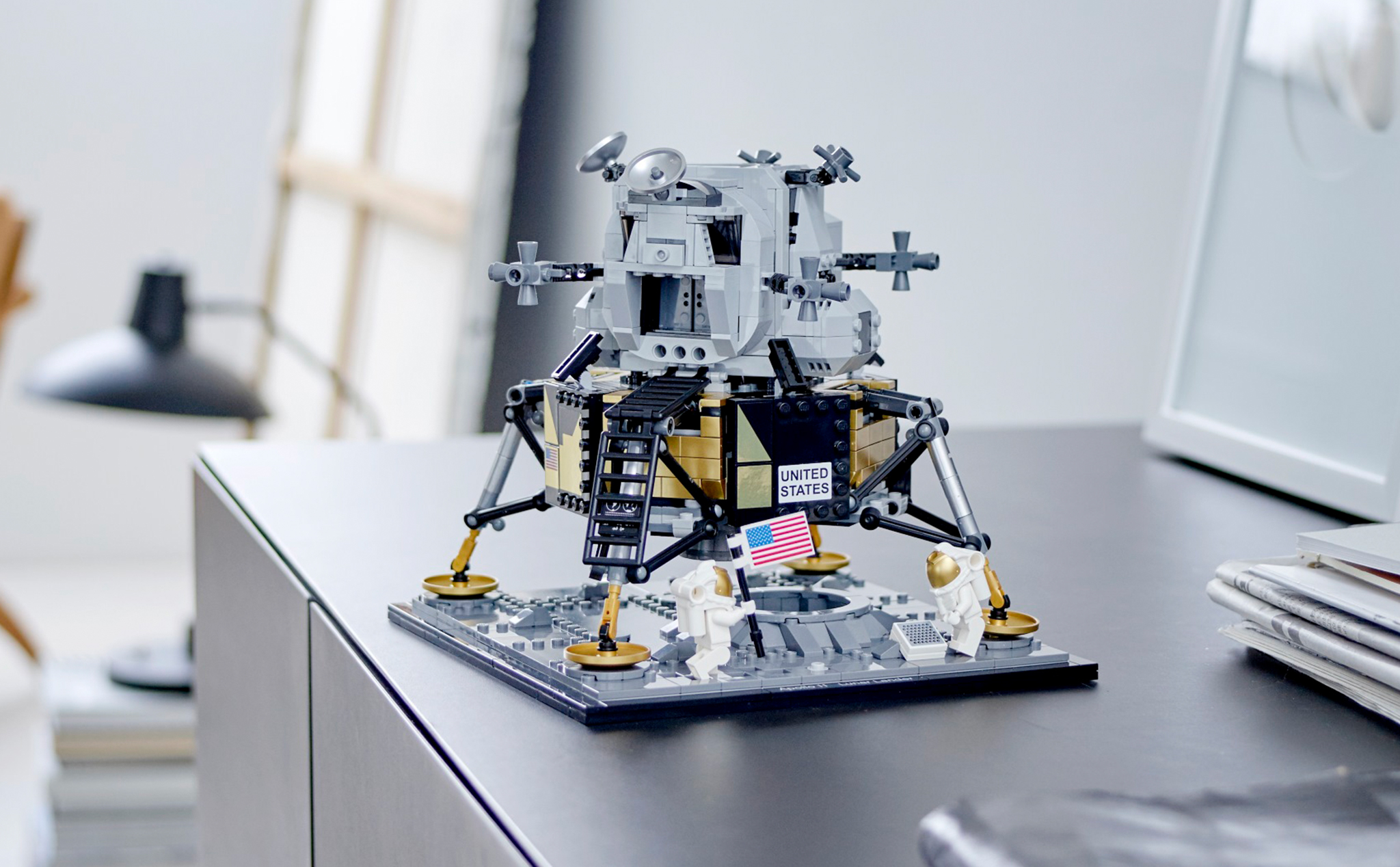 LEGO ra mắt mô hình con tàu NASA Apollo 11 nhân kỷ niệm 50 năm đặt chân lên mặt trăng