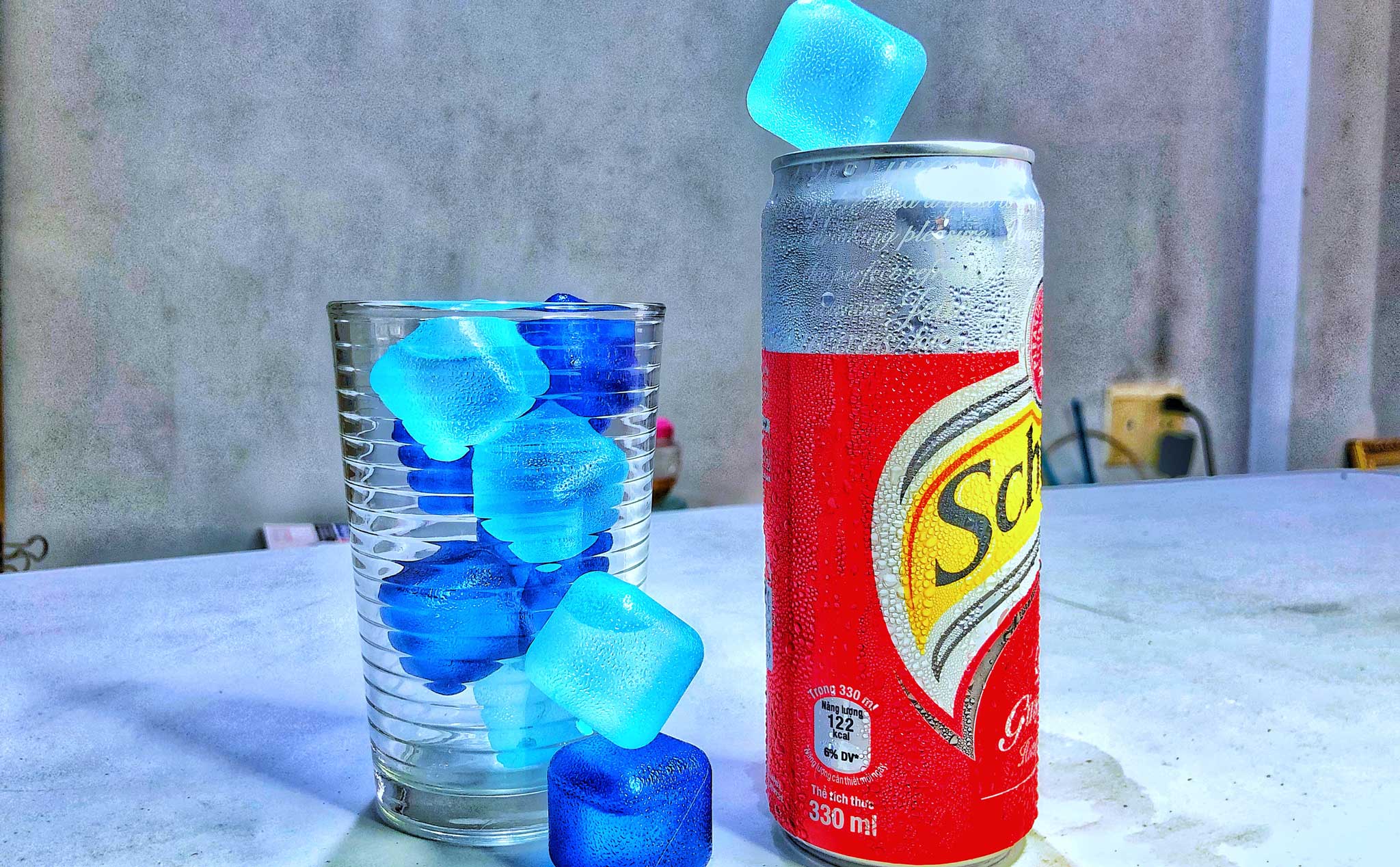 Trên tay đá lạnh không tan Ice Cube: sạch sẽ, sử dụng nhiều lần, giữ được vị thức uống