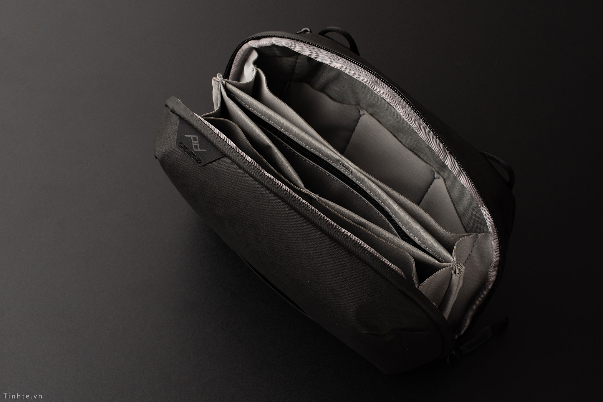 Trên tay túi đựng phụ kiện Peak Design Tech Pouch: 21 ngăn, đẹp, bền, chống nước toàn bộ