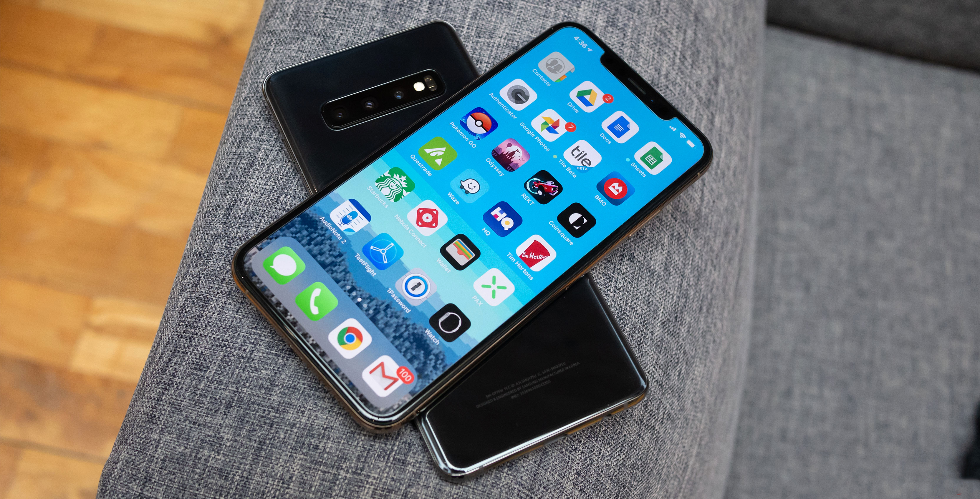 Nhìn lại thị trường smartphone cao cấp Việt Nam: chẳng còn lựa chọn nào ngoài Samsung, iPhone?