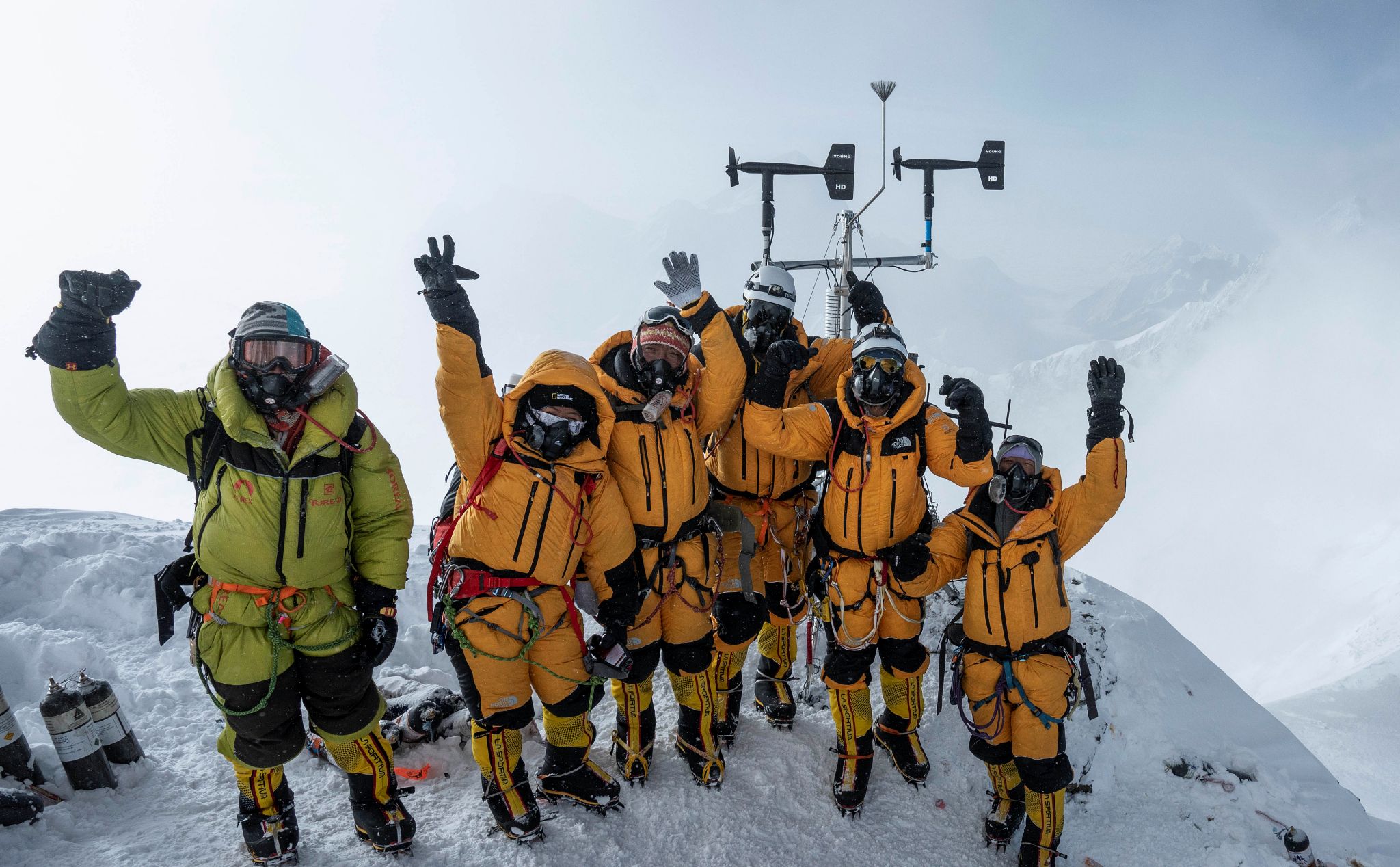 Lắp đặt thành công 5 trạm khí tượng ở "vùng đất chết" gần đỉnh Everest