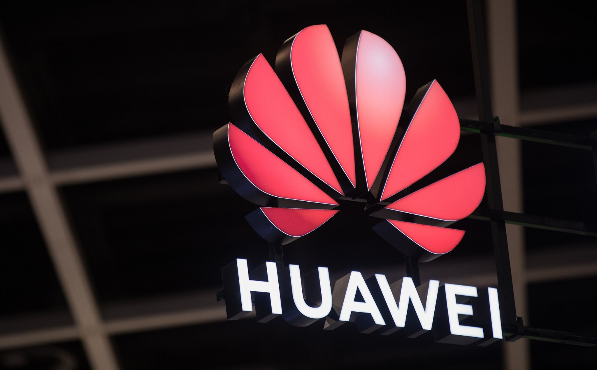 Huawei dự kiến doanh thu giảm 30 tỷ đô trước sức ép của Mỹ (tới 2020 là 100 tỷ)
