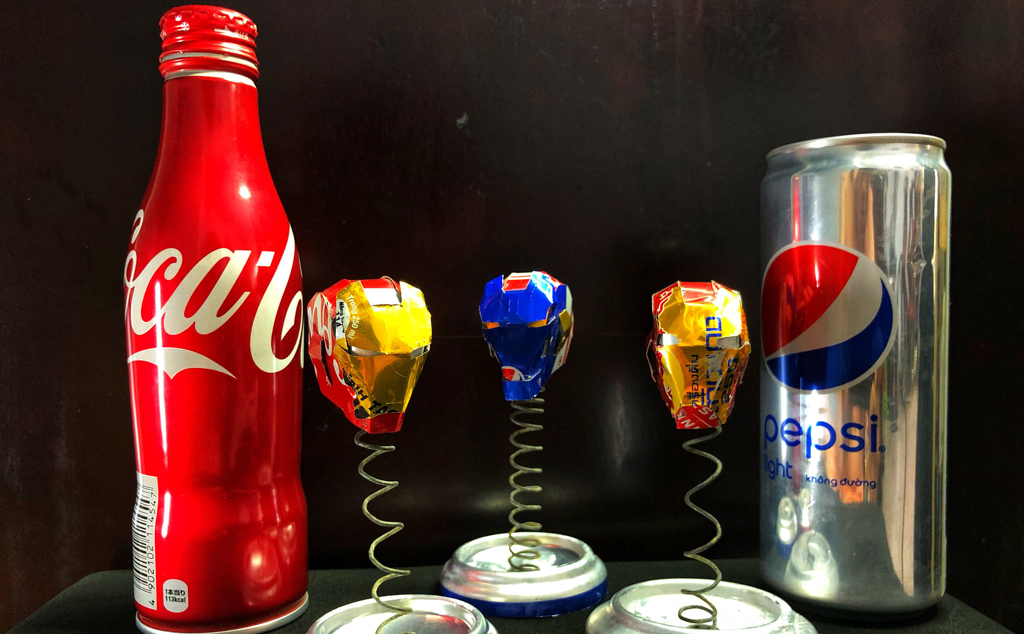 [DIY] Làm mô hình Iron Man từ vỏ lon Coca, Pepsi bỏ đi