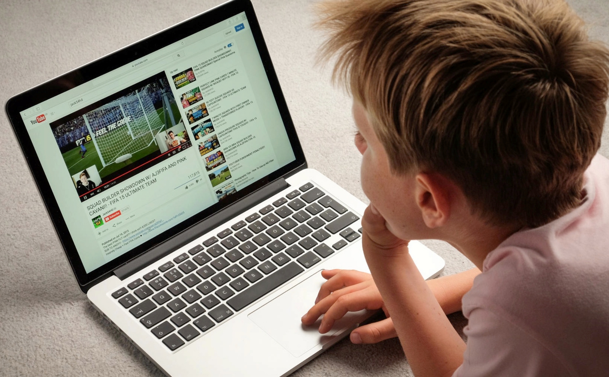 Youtube gấp rút tìm giải pháp bảo vệ trẻ em hoạt động trên mạng