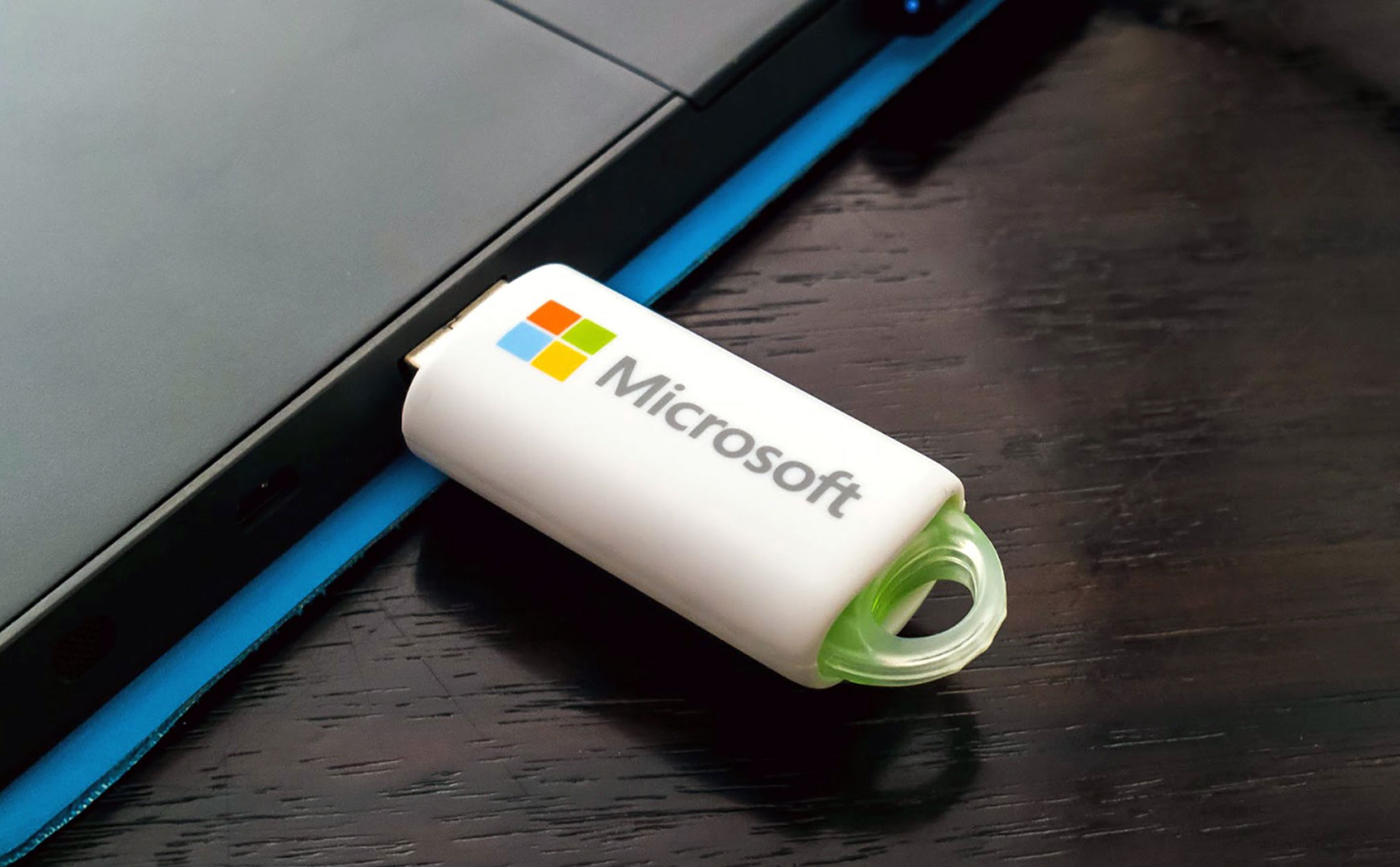 [Cơ bản] Anh em có biết Windows 10 đã bật mặc định tính năng tháo nóng USB?