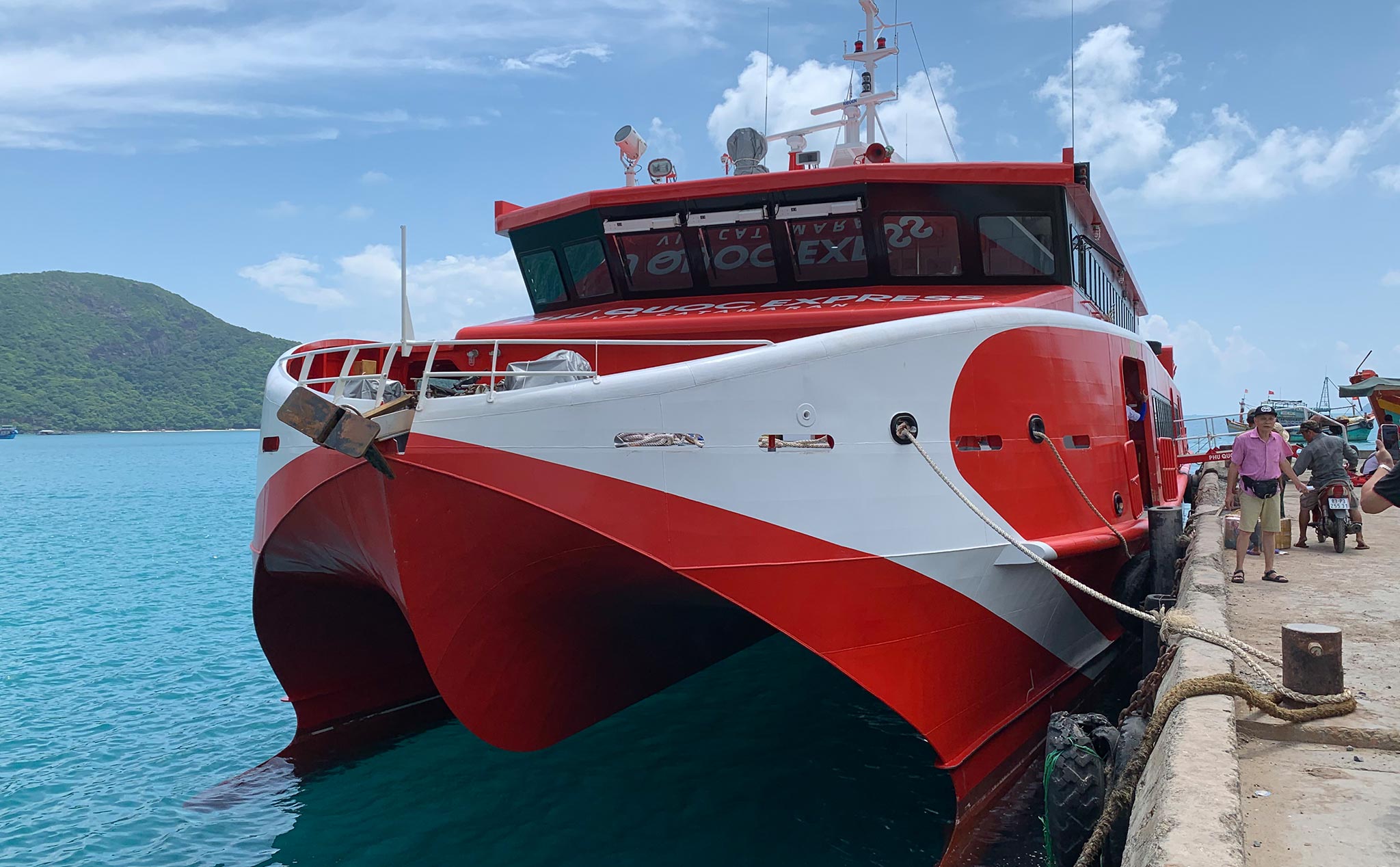 Đi thử tàu cao tốc Vũng Tàu - Côn Đảo: chạy 4 tiếng, tiện nghi tốt, dập dìu theo sóng biển