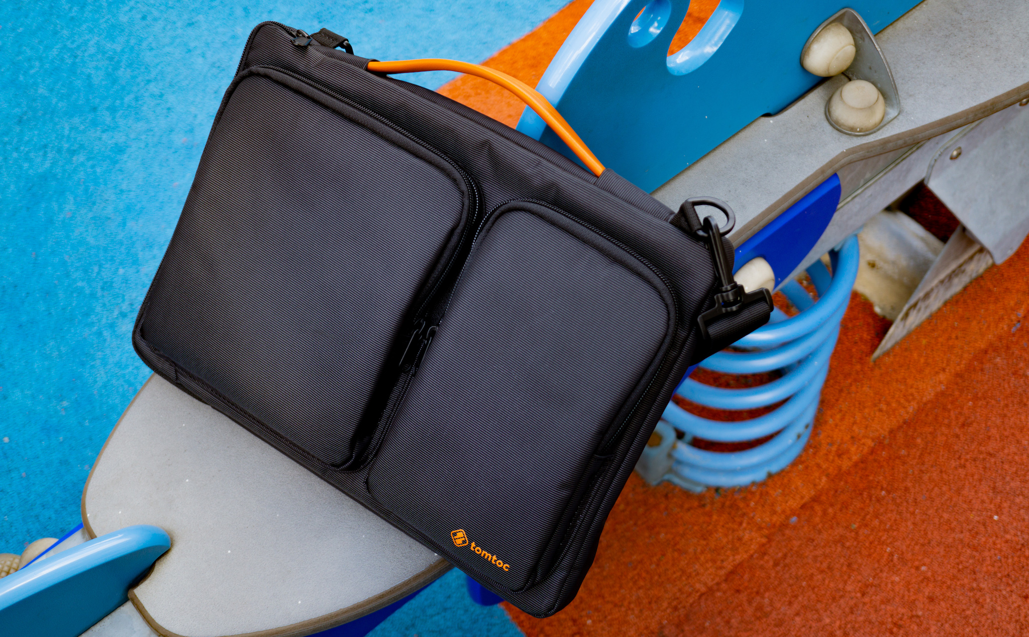 Trên tay túi đeo TOMTOC 360 Shoulder Bags: hoàn thiện tốt, tiện dụng và đẹp, giá 999.000đ