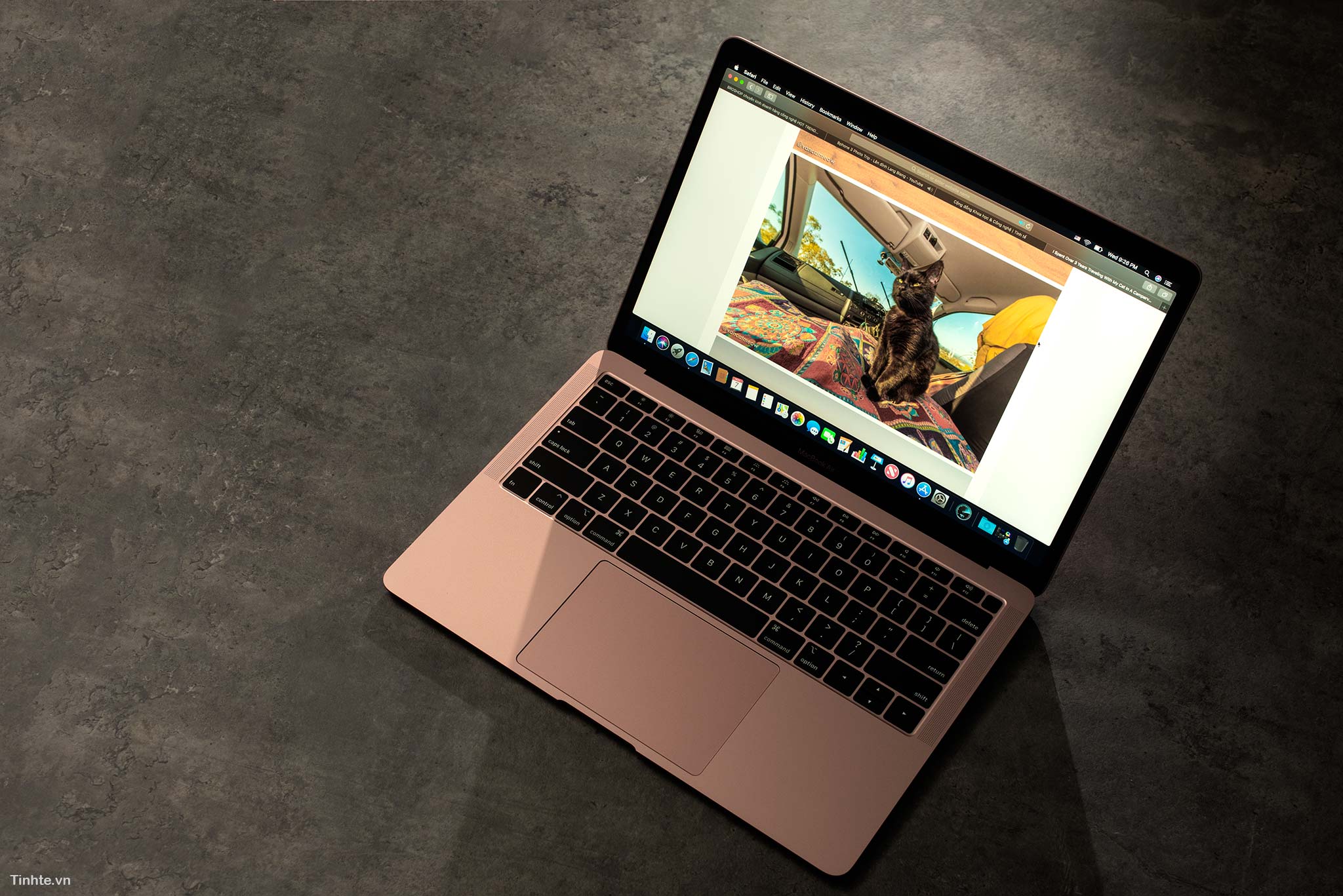 Apple ra Macbook Air mới, bổ sung True Tone, giảm giá bán xuống còn 1.099 đô