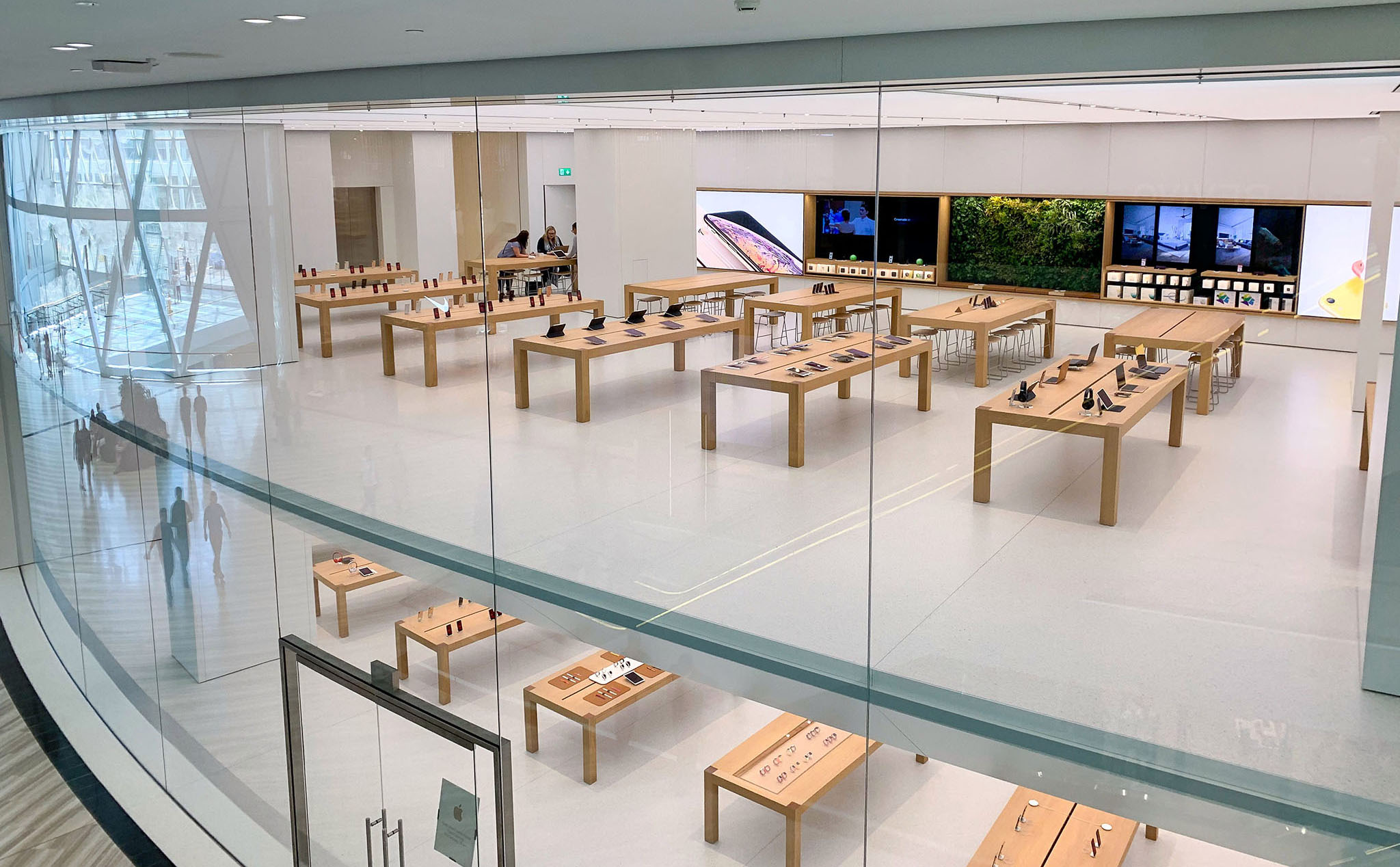 Hình ảnh Apple Store thứ hai ở Singapore, nằm trong sân bay Changi, mở cửa ngày 13/07