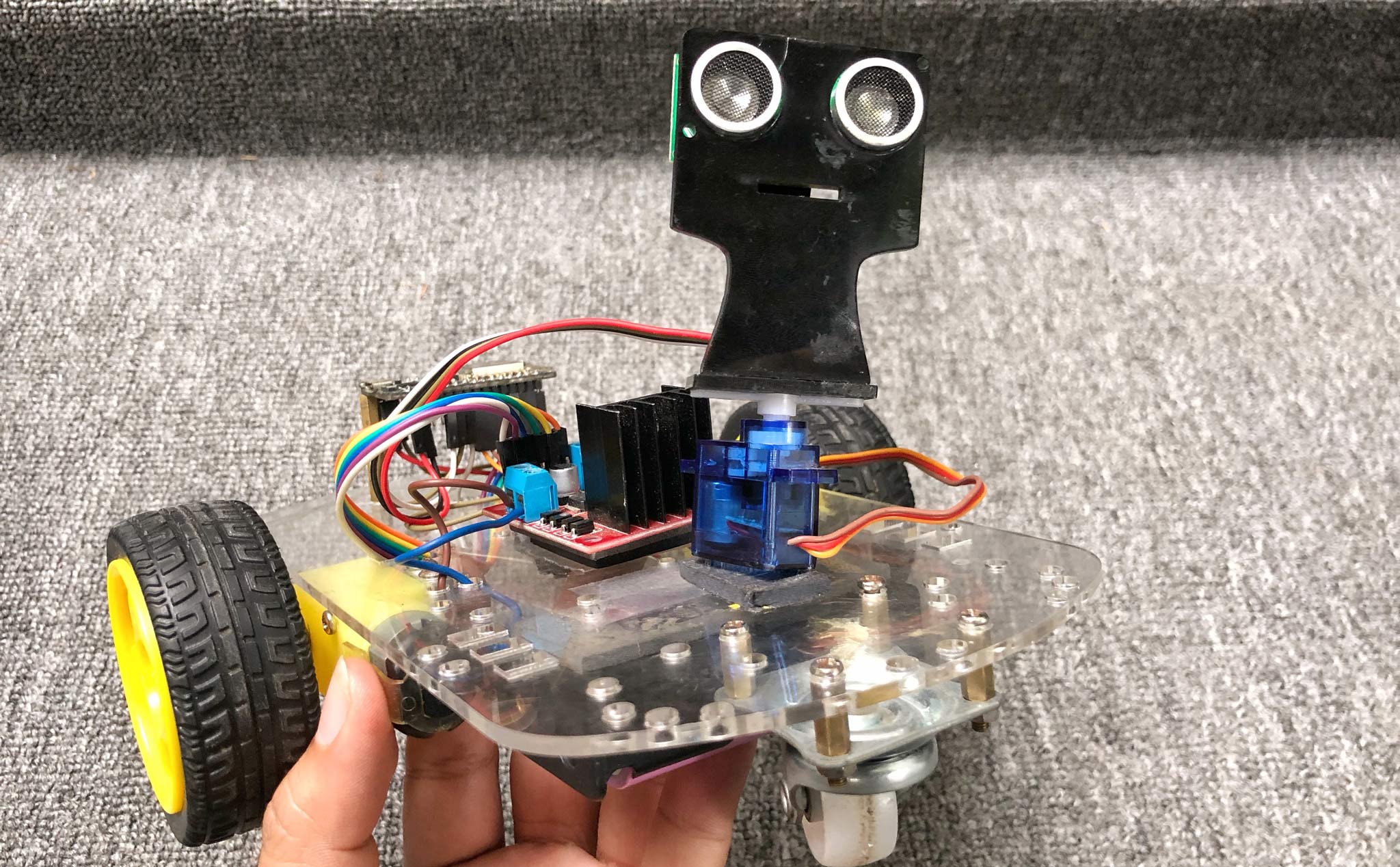 [DIY] Nâng cấp xe robot tự tránh vật cản thông minh bằng cảm biến siêu âm