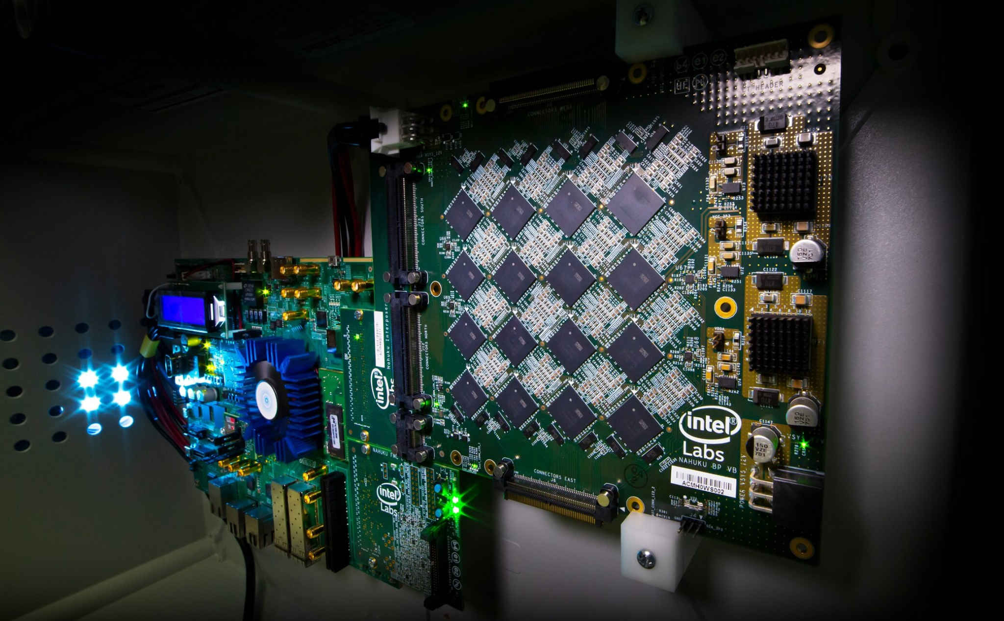 Intel giới thiệu Pohoiki Beach - hệ thống chip hoạt động mô phỏng não bộ dành cho các tác vụ AI