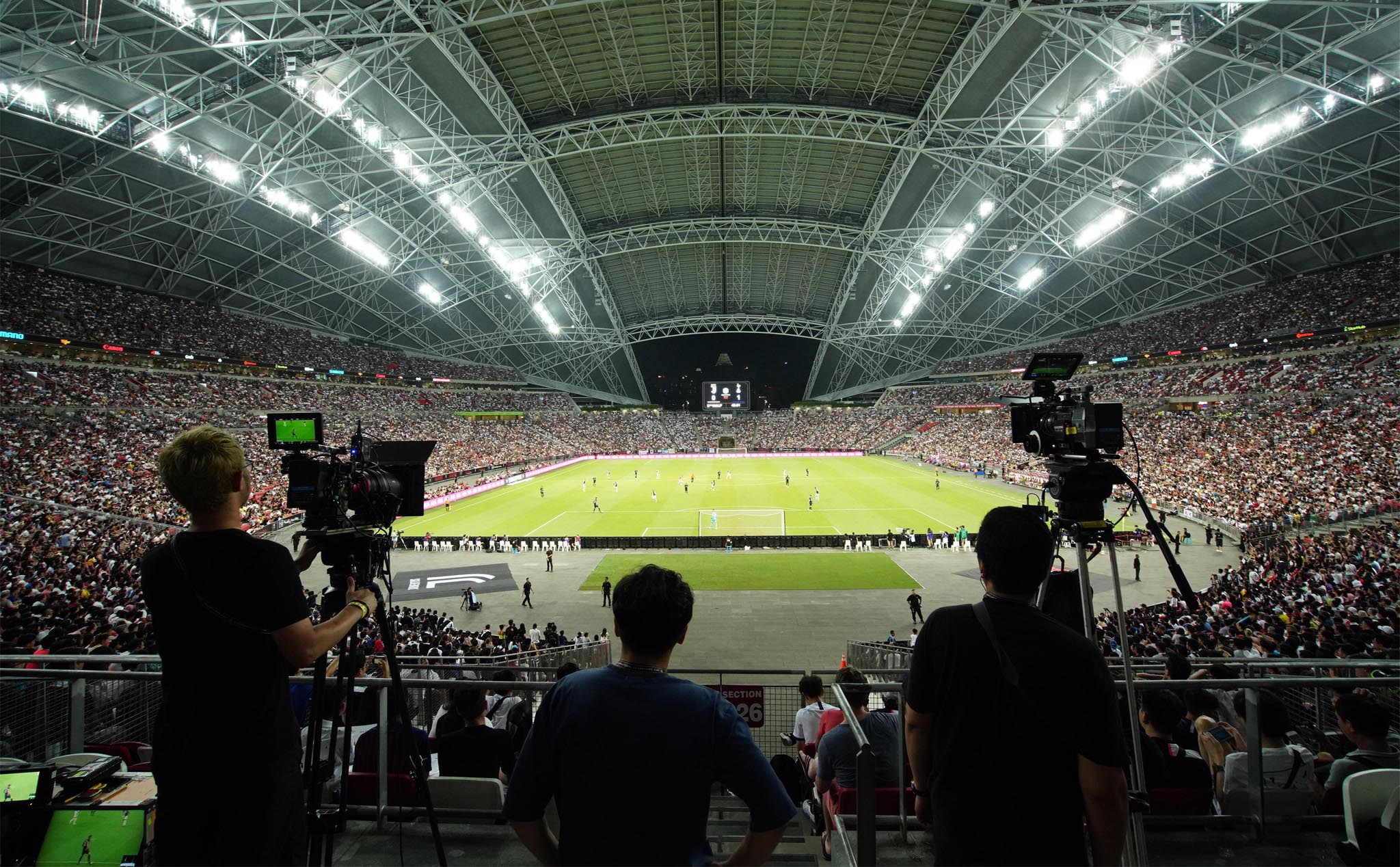 Samsung dùng 6 máy quay 8K ghi hình hai trận bóng đá