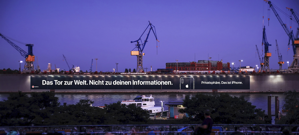Apple đặt 3 bảng quảng cáo về bảo mật iPhone tại Đức