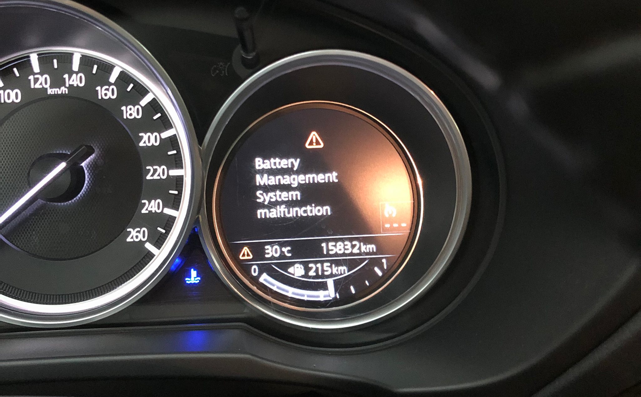 Lỗi "Battery Management System malfunction" trên xe Mazda và cách khắc phục