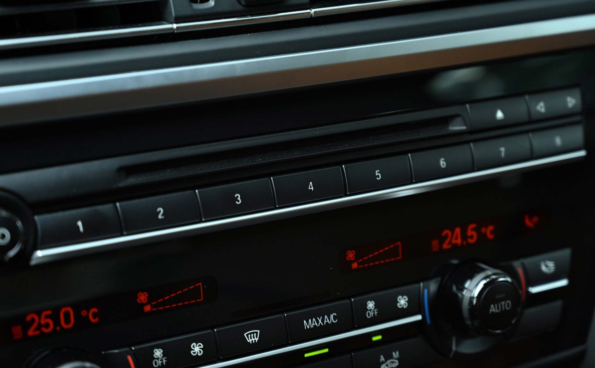 Hướng dẫn thiết lập phím tắt trong xe BMW