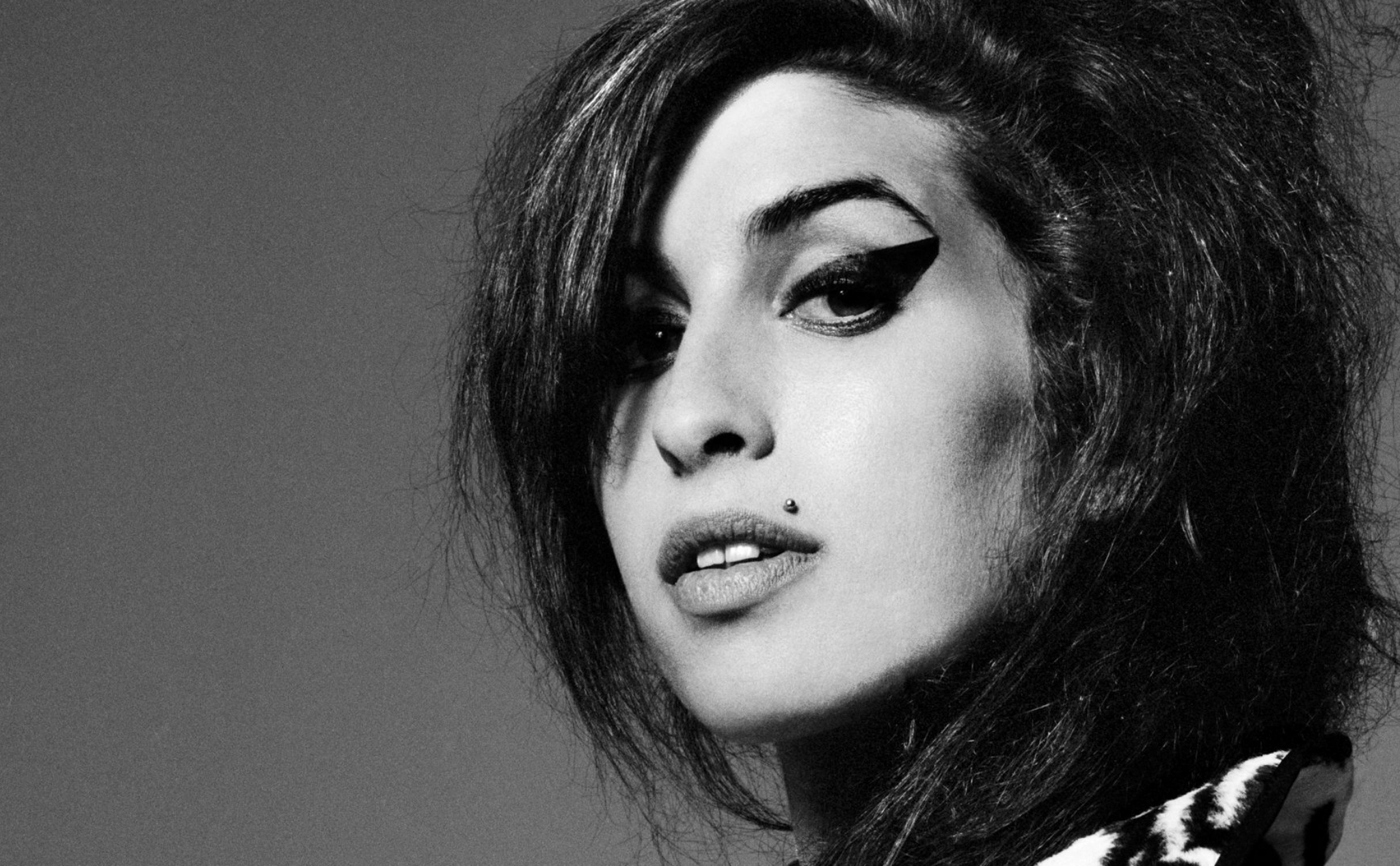 [Tuần này nghe gì] Ôn lại giọng ca đặc biệt của nữ ca sỹ Amy Winehouse
