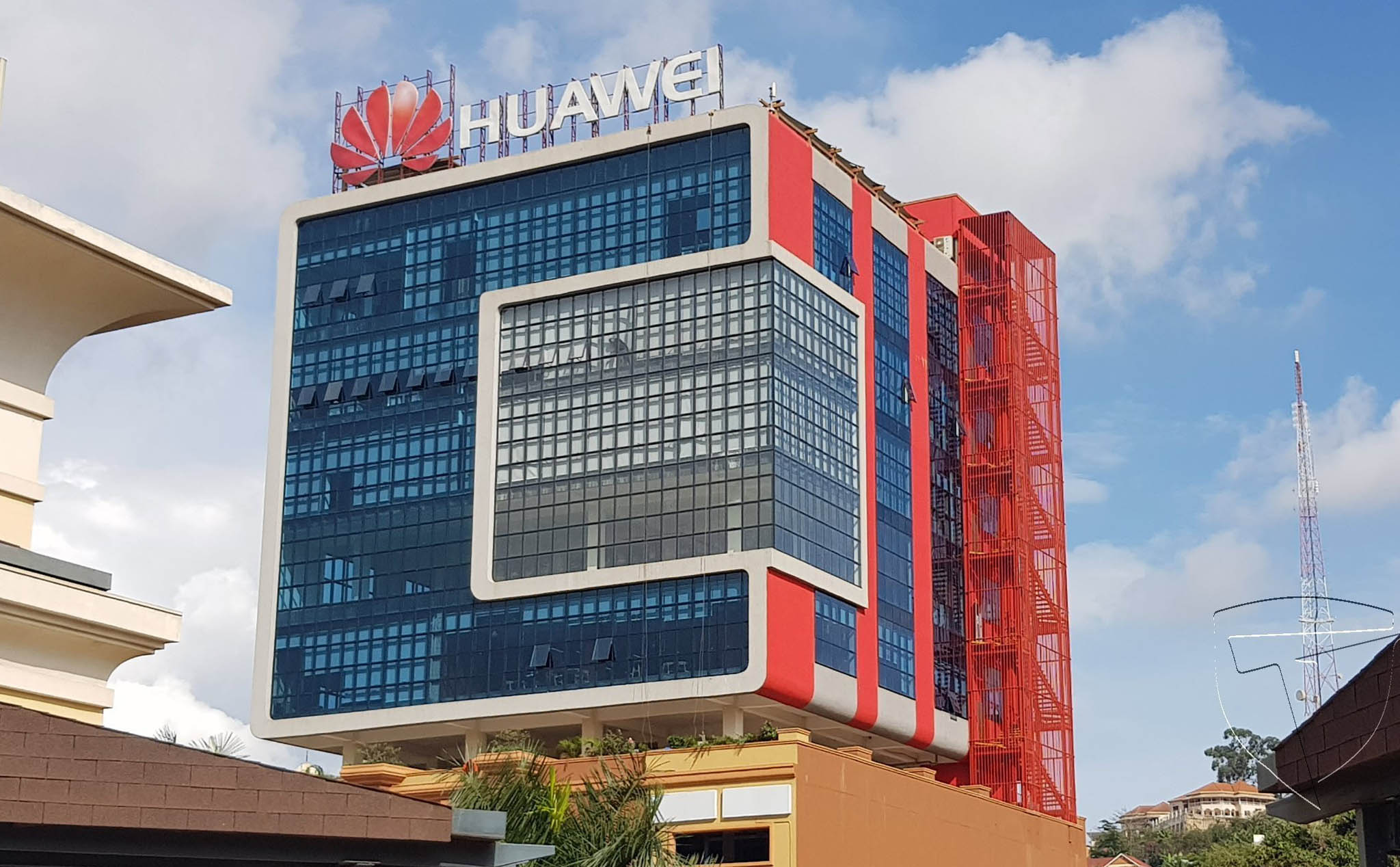 WSJ: Nhân viên Huawei tiếp tay cho chính trị gia châu Phi nghe lén đối thủ