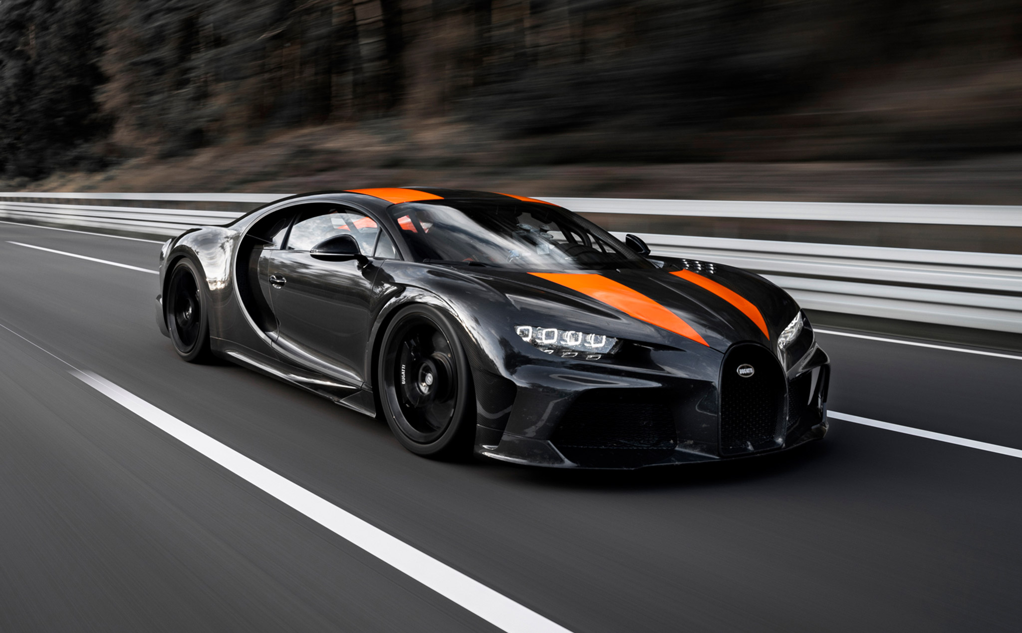 Bugatti Chiron trở thành chiếc xe thương mại nhanh nhất thế giới với vận tốc hơn 490 km/h