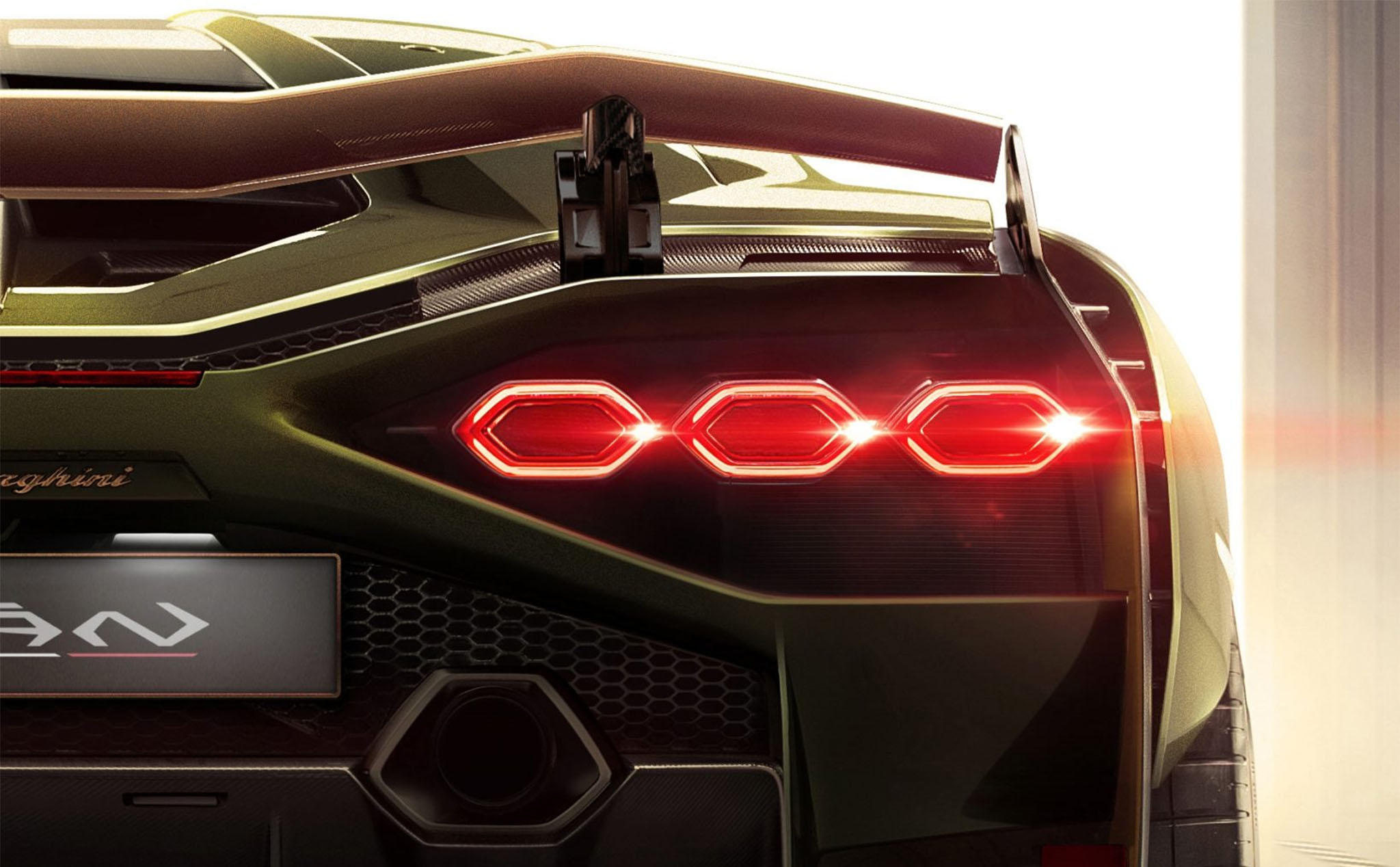 Lamborghini SIÁN FKP 37 - siêu xe hybrid với động cơ V12 và motor điện dùng siêu tụ điện