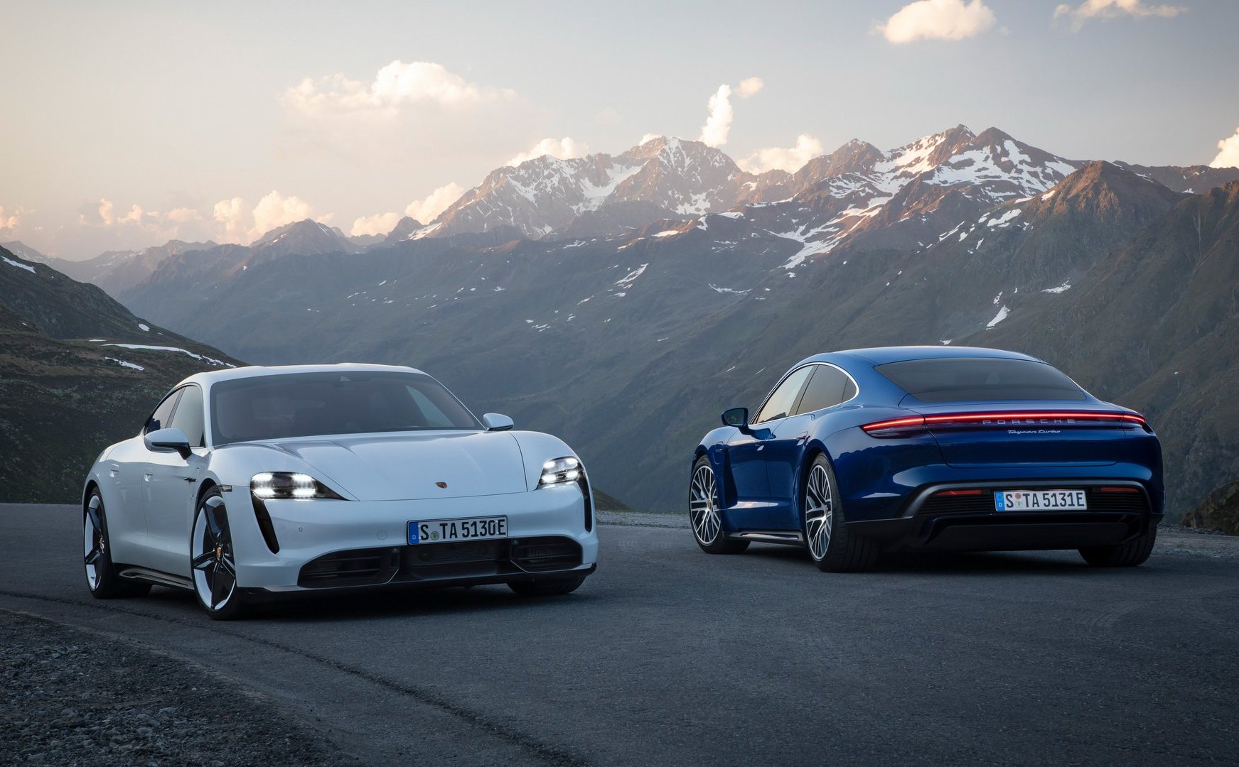 Porsche chính thức ra mắt Taycan, xe thể thao 4 cửa chạy điện, mạnh nhất 750HP, giá từ 153.310 USD