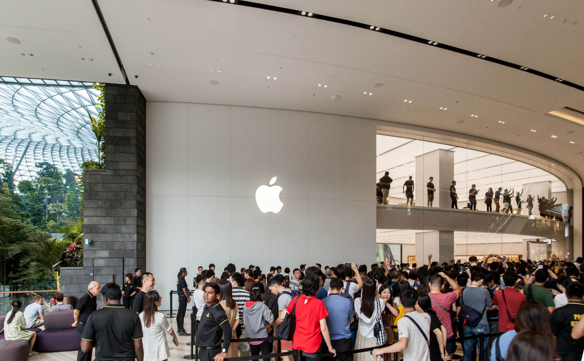 Nghị viện Mỹ điều tra Apple việc độc quyền App Store và kiểm soát thị trường sửa chữa iPhone