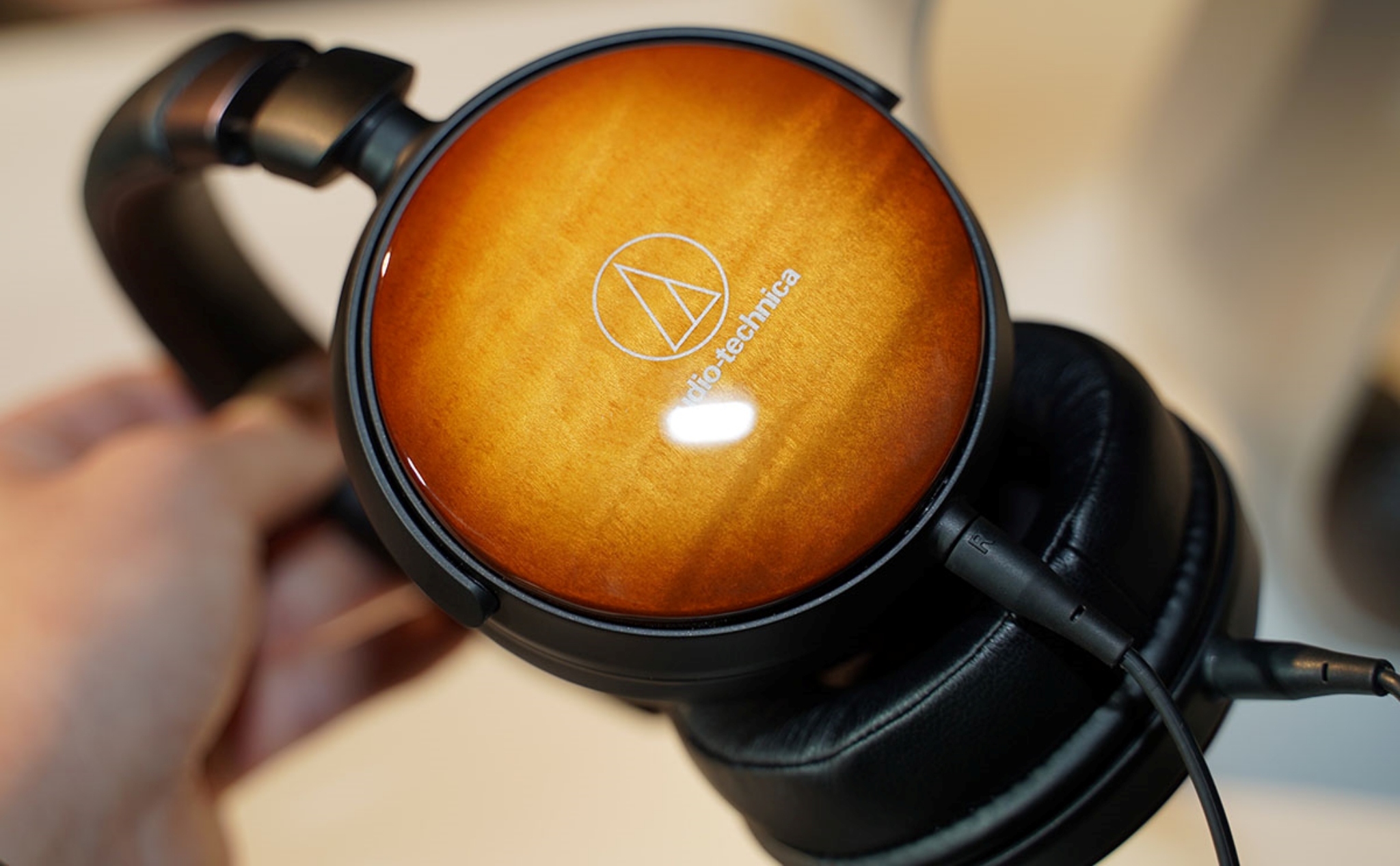ATH-WP900: Mẫu tai nghe portable cao cấp vỏ gỗ maple của Audio-Technica