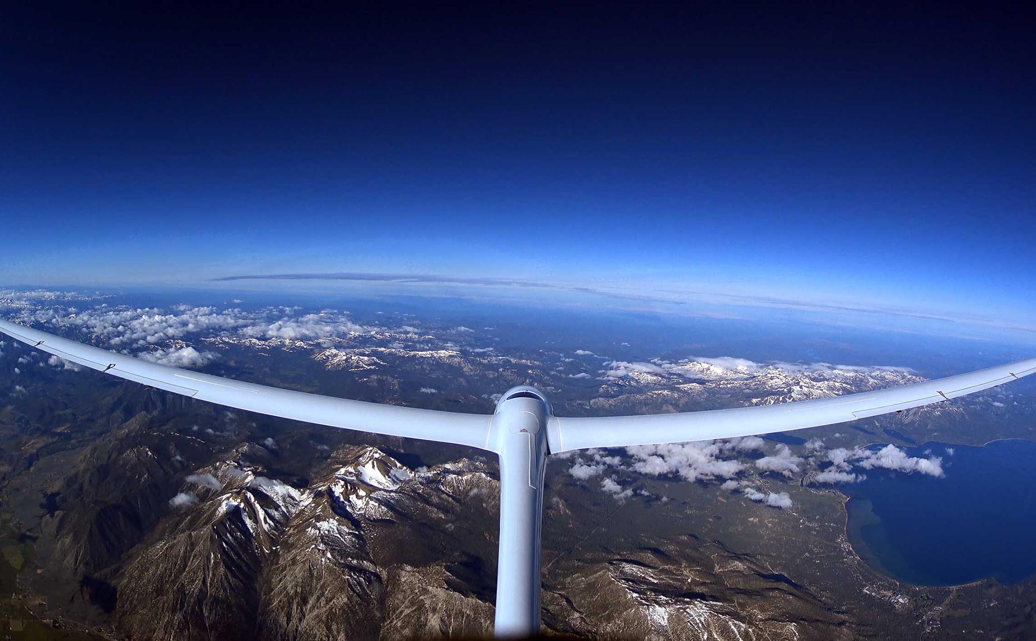 [Video] Trái Đất từ trên cao đẹp choáng ngợp quay từ tàu lượn Airbus Perlan II